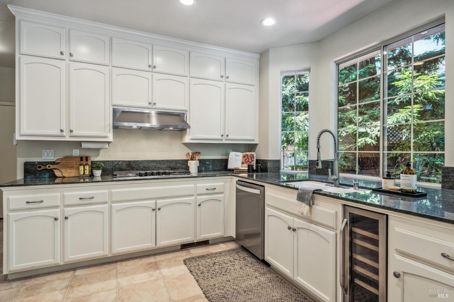 Detail Gallery Image 31 of 89 For 402 Barons Way, Petaluma,  CA 94954 - 4 Beds | 3 Baths