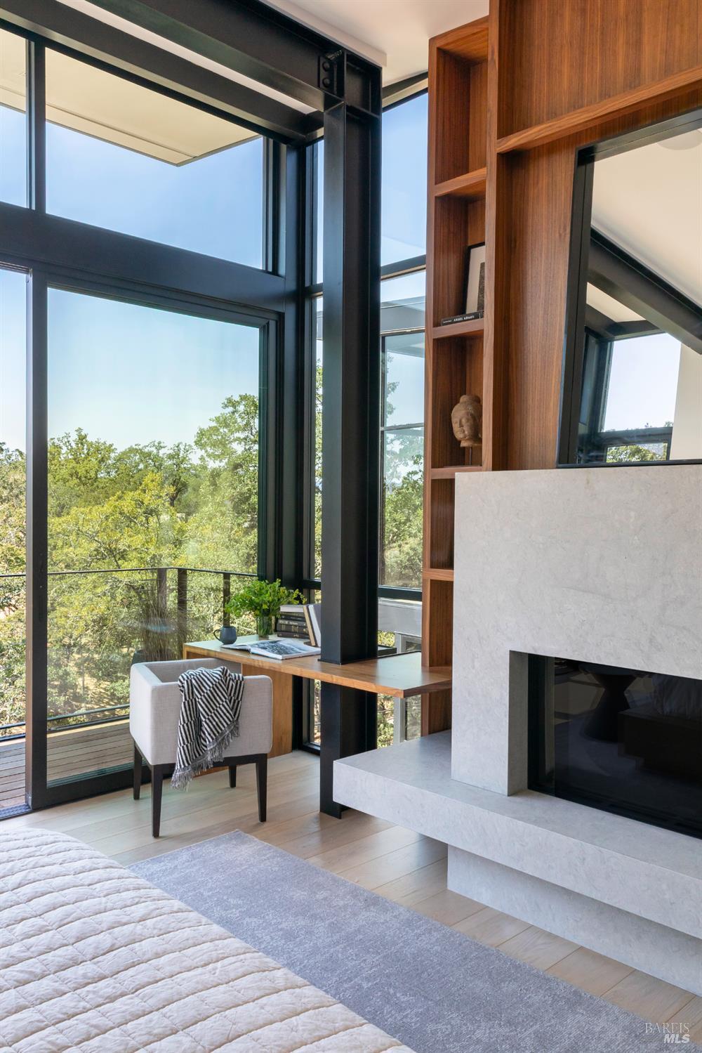 Detail Gallery Image 9 of 22 For 165 Sw Sycamore Ct, Healdsburg,  CA 95448 - 5 Beds | 6/1 Baths