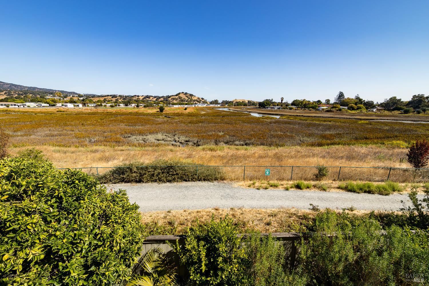 Detail Gallery Image 38 of 42 For 264 Waterside Cir, San Rafael,  CA 94903 - 4 Beds | 3/1 Baths