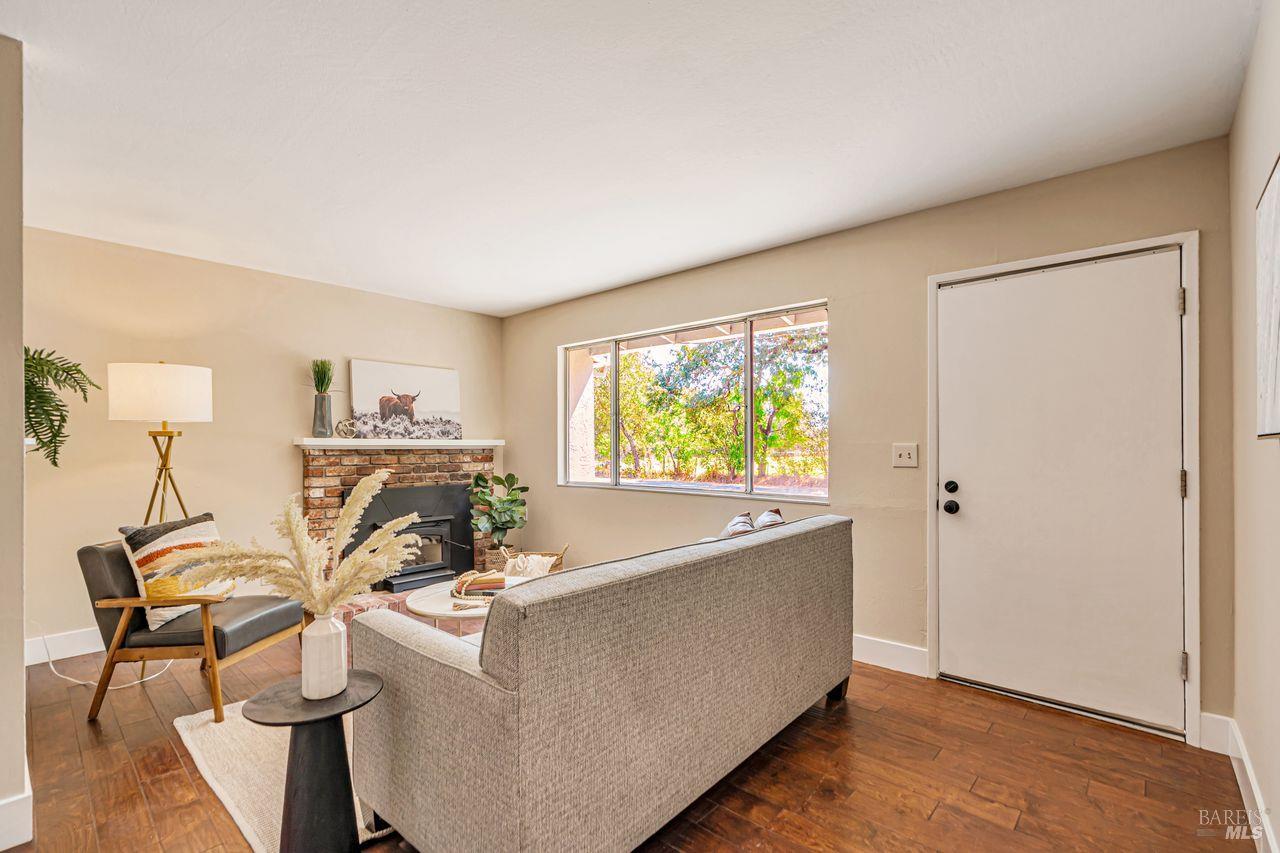 Detail Gallery Image 4 of 47 For 1021 Butler Ave, Santa Rosa,  CA 95407 - 4 Beds | 2 Baths