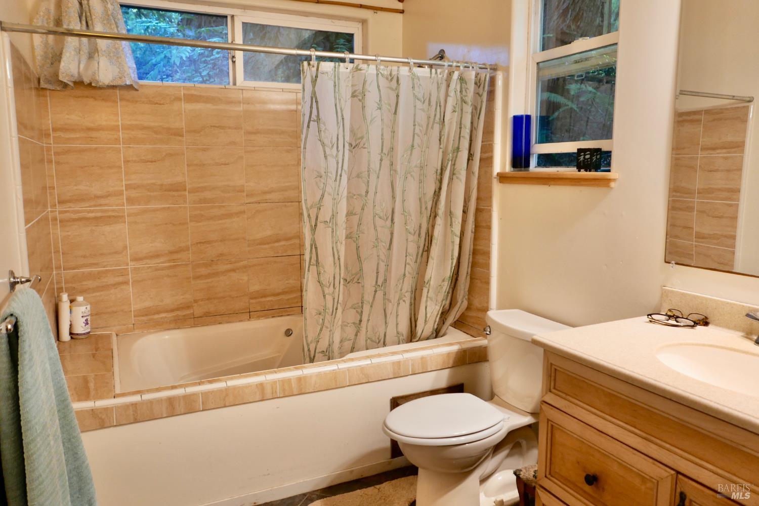 Detail Gallery Image 15 of 39 For 32000 Airport Rd, Fort Bragg,  CA 95437 - 2 Beds | 3 Baths
