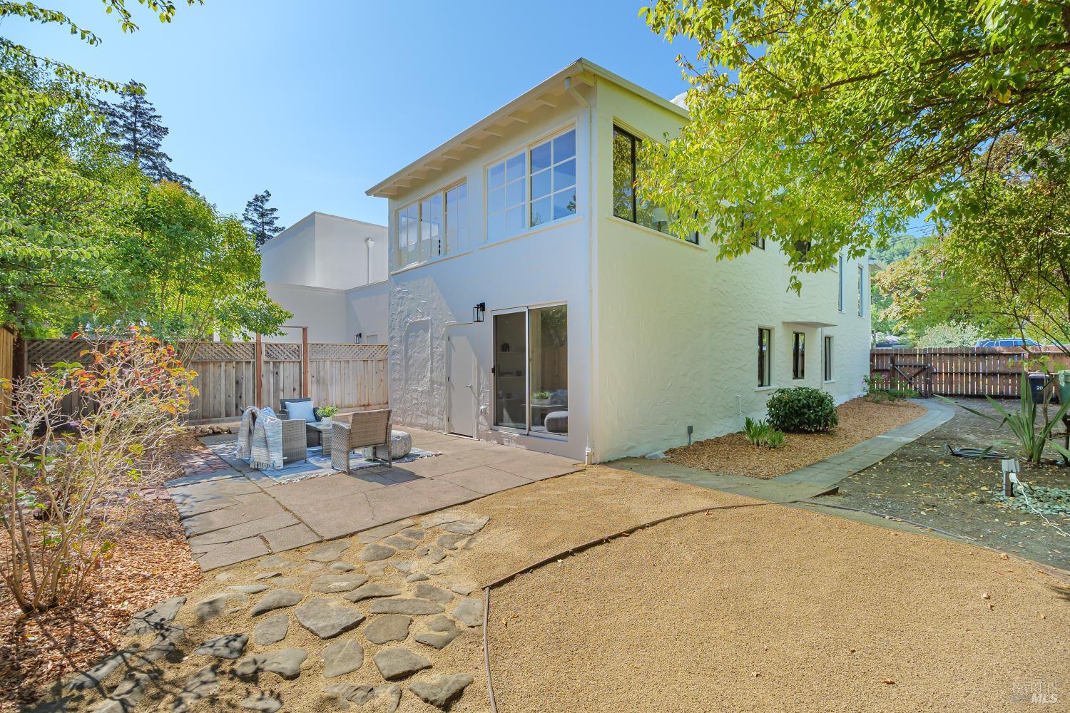 Detail Gallery Image 31 of 58 For 7 Belmont Ave, Fairfax,  CA 94930 - 6 Beds | 4/1 Baths