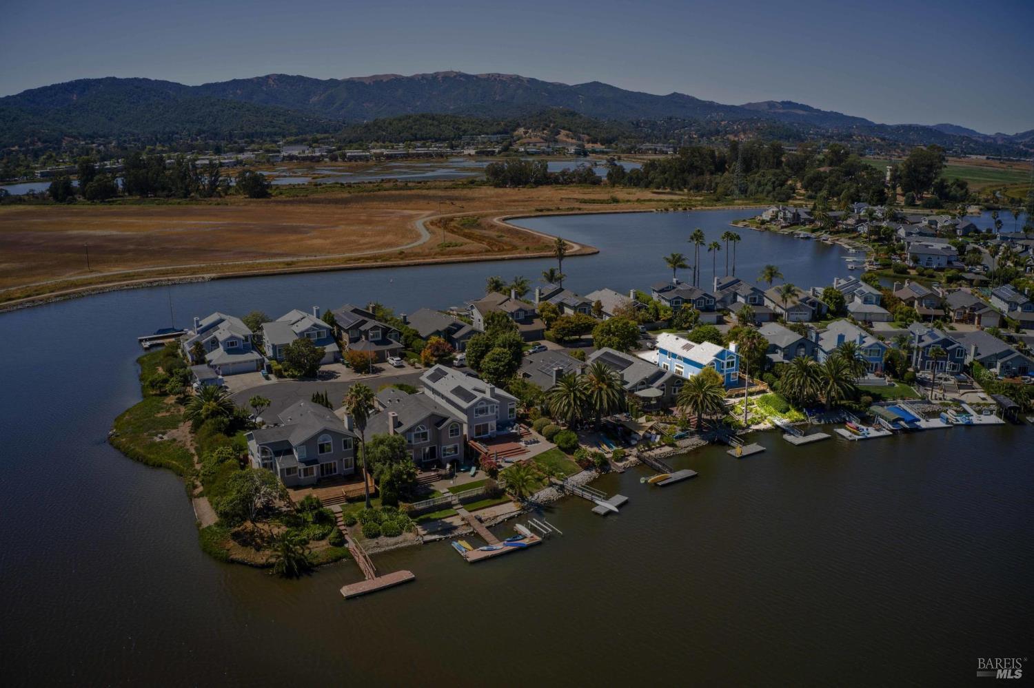 Detail Gallery Image 4 of 59 For 28 Caribe Isle, Novato,  CA 94949 - 4 Beds | 3 Baths
