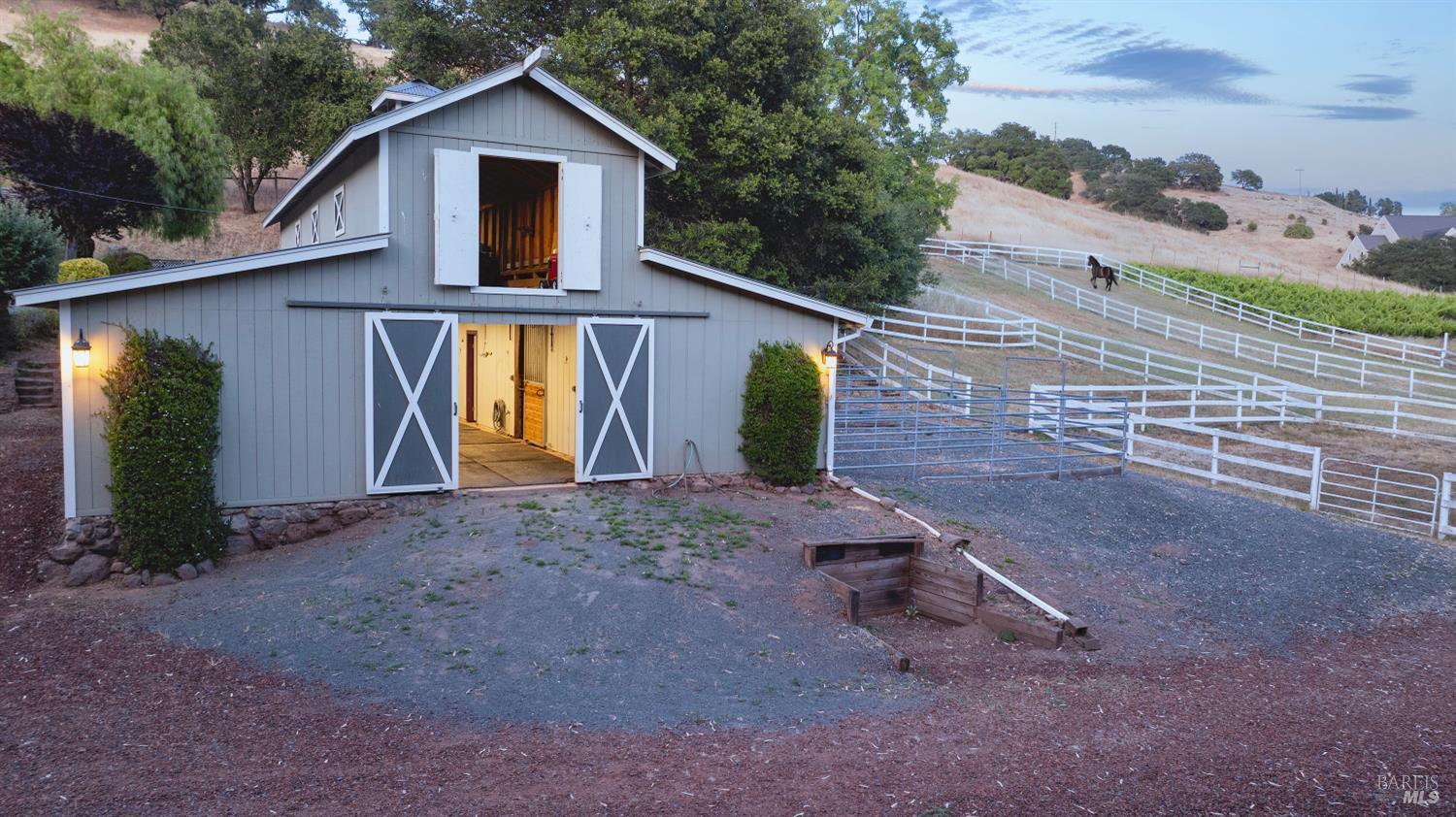 Detail Gallery Image 6 of 95 For 4560 Lovall Valley Loop Rd, Sonoma,  CA 95476 - 3 Beds | 4 Baths