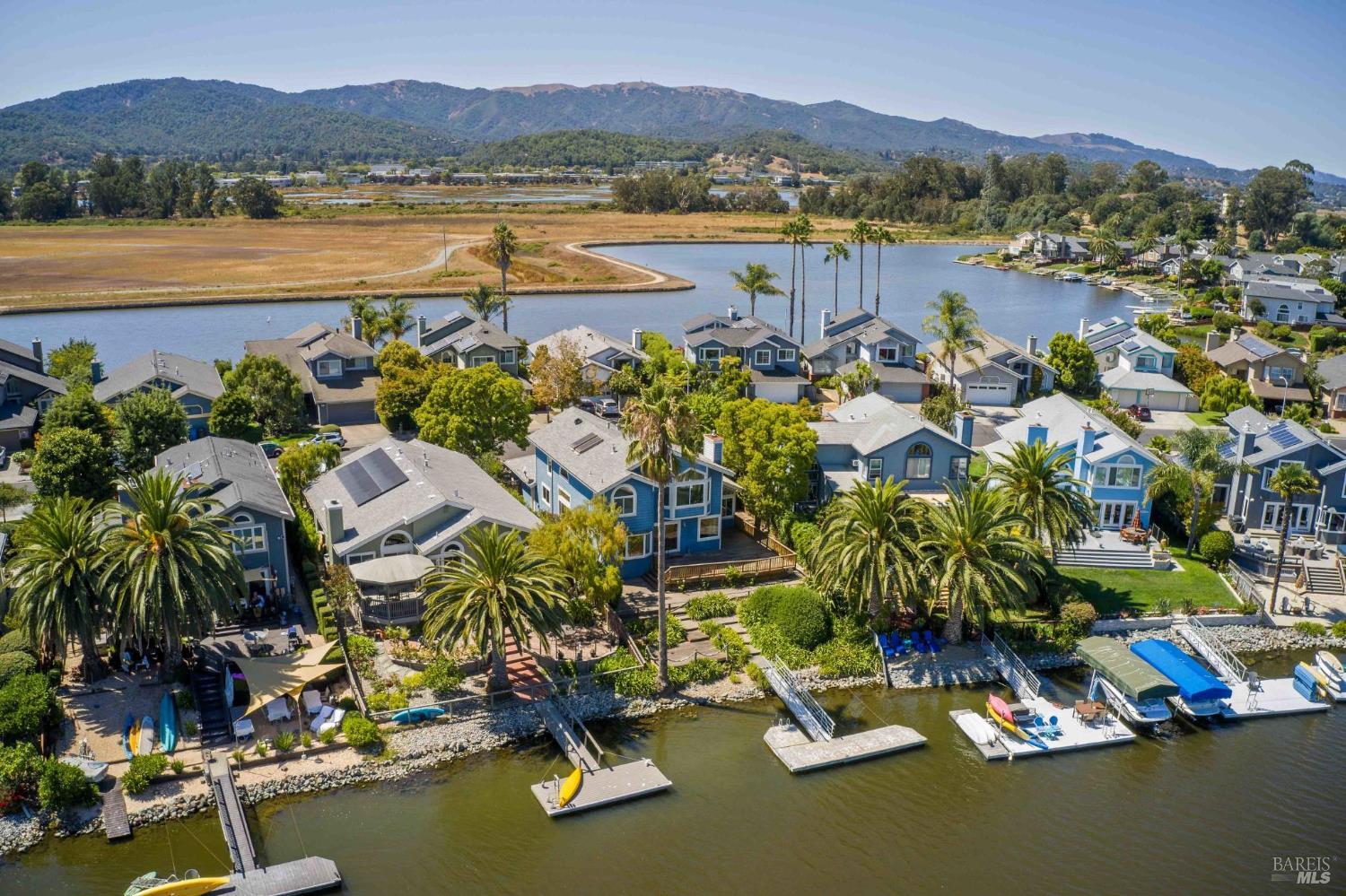 Detail Gallery Image 3 of 59 For 28 Caribe Isle, Novato,  CA 94949 - 4 Beds | 3 Baths