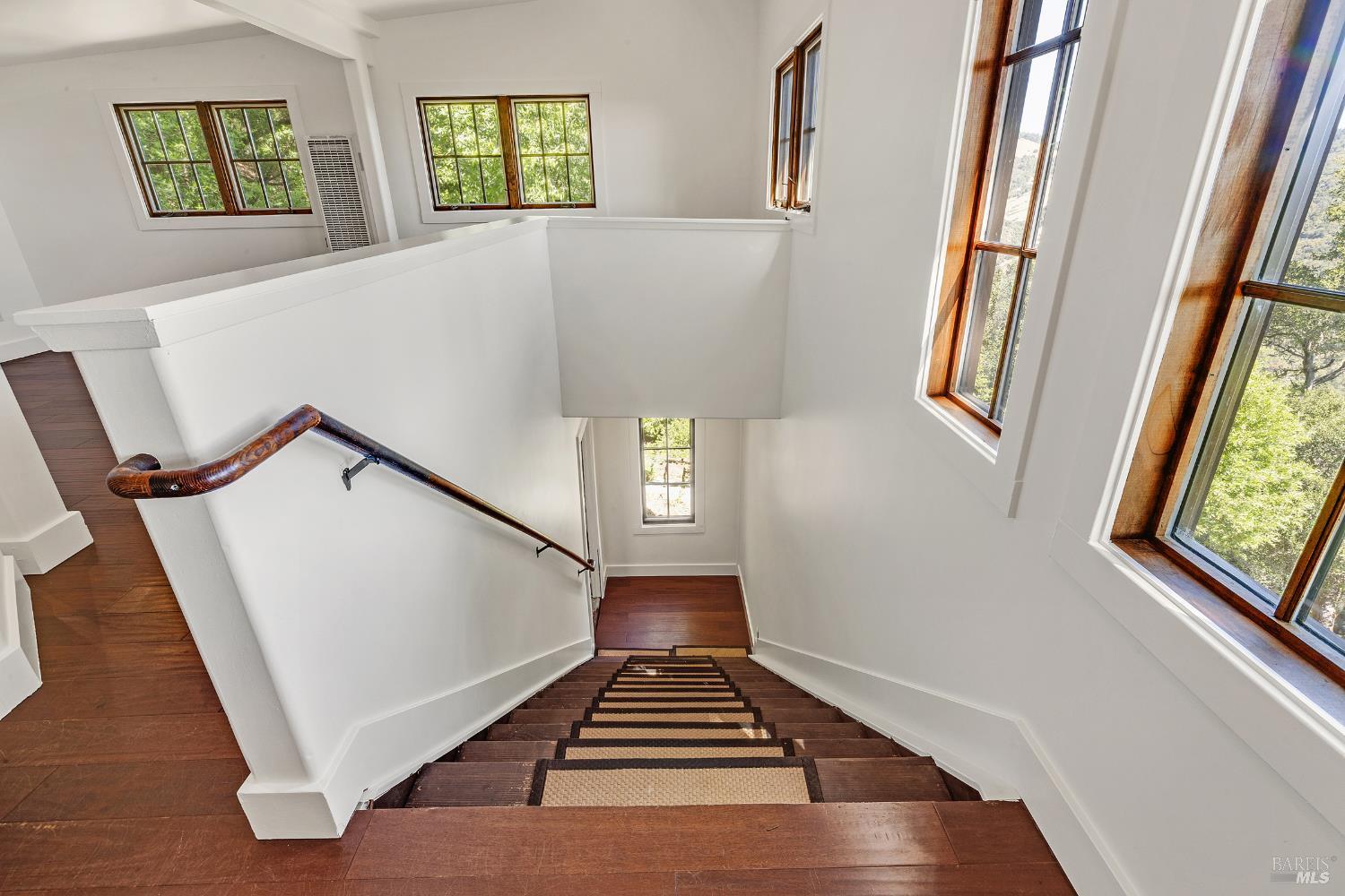 Detail Gallery Image 10 of 19 For 77 Bosque Ave, Fairfax,  CA 94930 - 1 Beds | 1/1 Baths