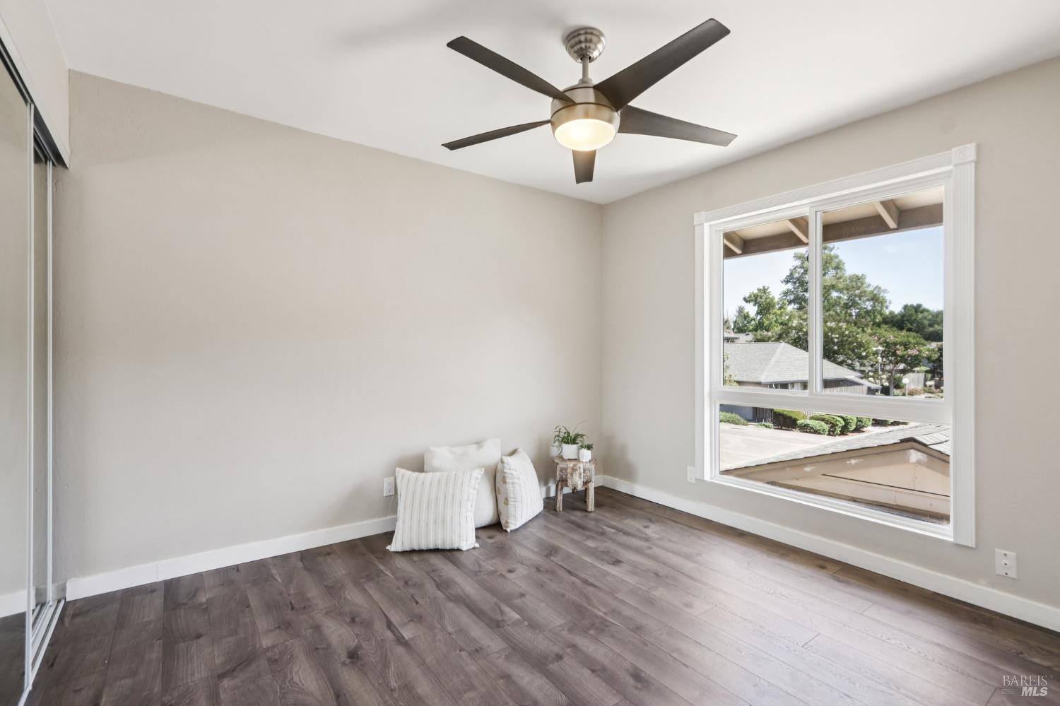 Detail Gallery Image 10 of 20 For 141 Roundtree Blvd, San Rafael,  CA 94903 - 2 Beds | 1/1 Baths