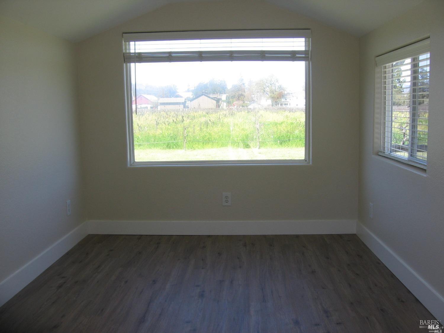 Detail Gallery Image 8 of 13 For 1324 Community Dr, Saint Helena,  CA 94574 - 2 Beds | 2 Baths