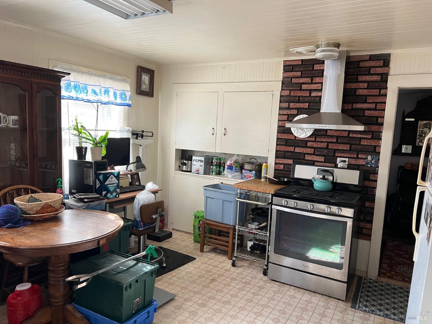Detail Gallery Image 41 of 47 For 1021 Butler Ave, Santa Rosa,  CA 95407 - 4 Beds | 2 Baths