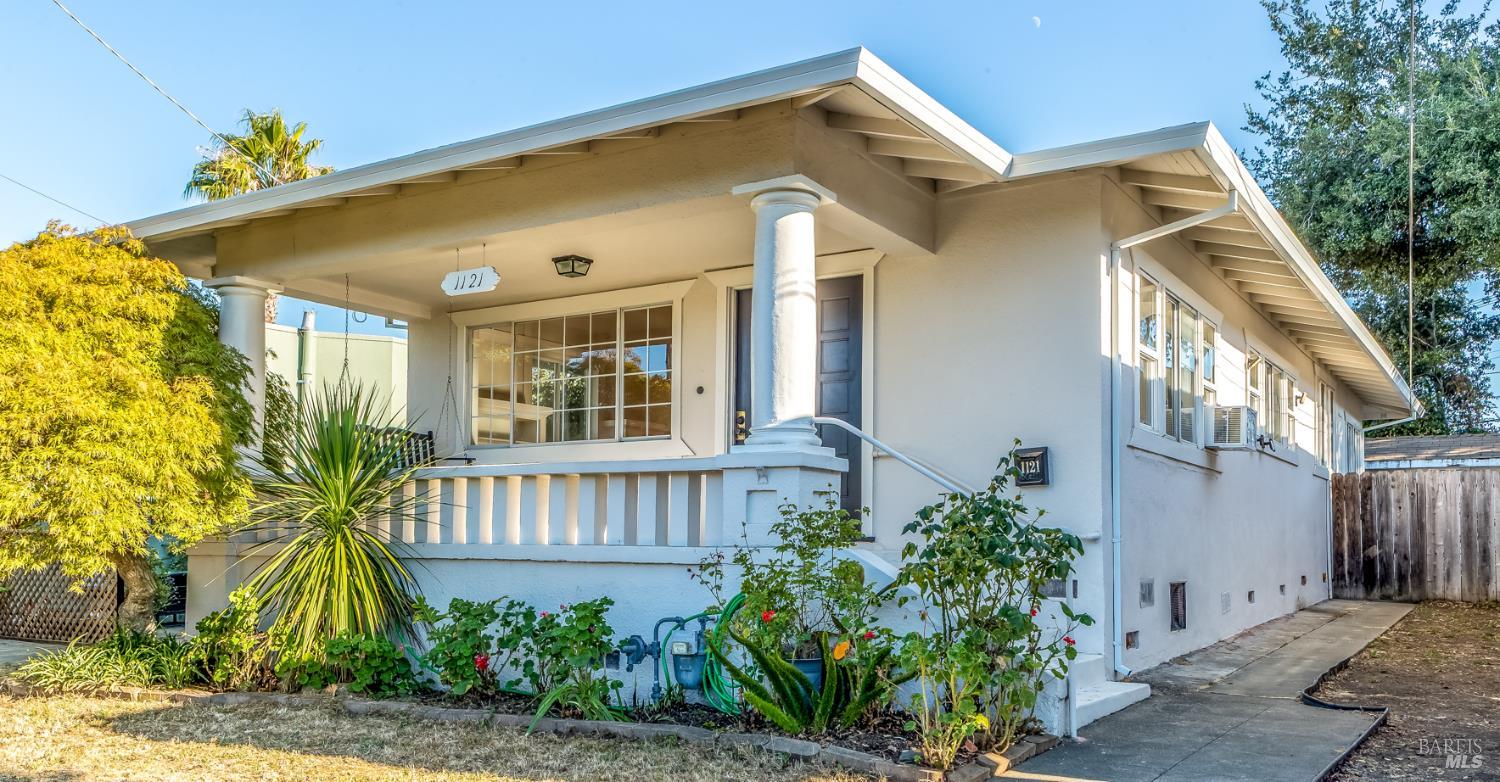 Detail Gallery Image 1 of 21 For 1121 Ohio St, Vallejo,  CA 94590 - 2 Beds | 1 Baths