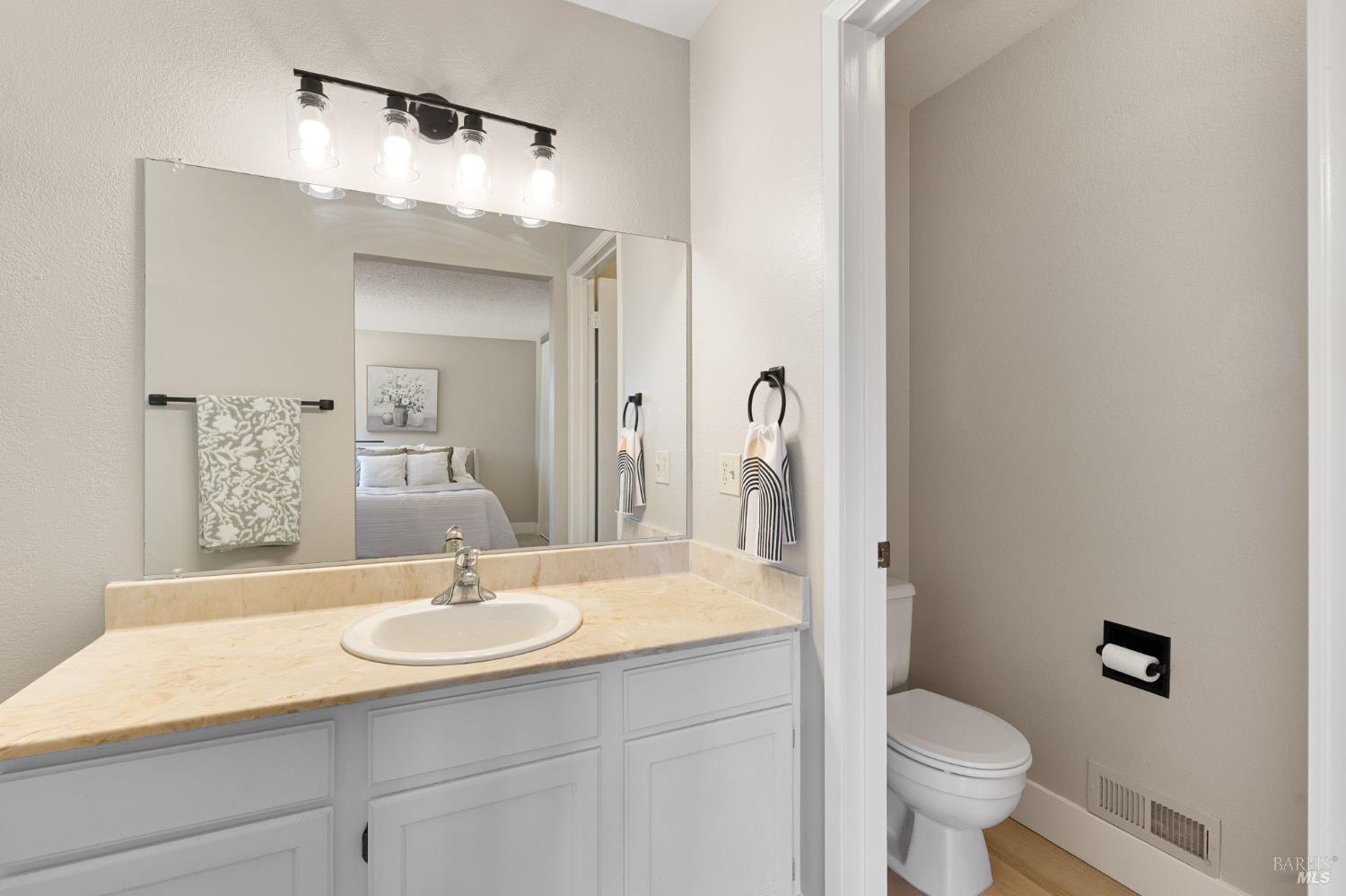 Detail Gallery Image 33 of 37 For 828 Stoneridge Cir, Fairfield,  CA 94534 - 3 Beds | 2 Baths
