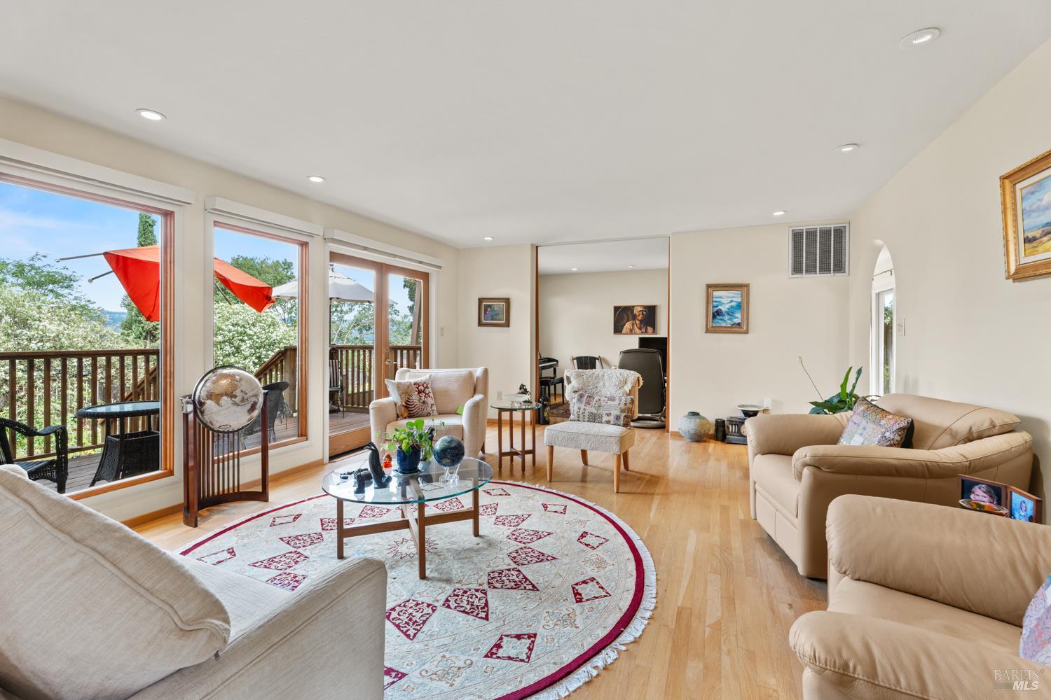 Detail Gallery Image 11 of 49 For 1500 Deerwood Dr, Ukiah,  CA 95482 - 3 Beds | 3 Baths