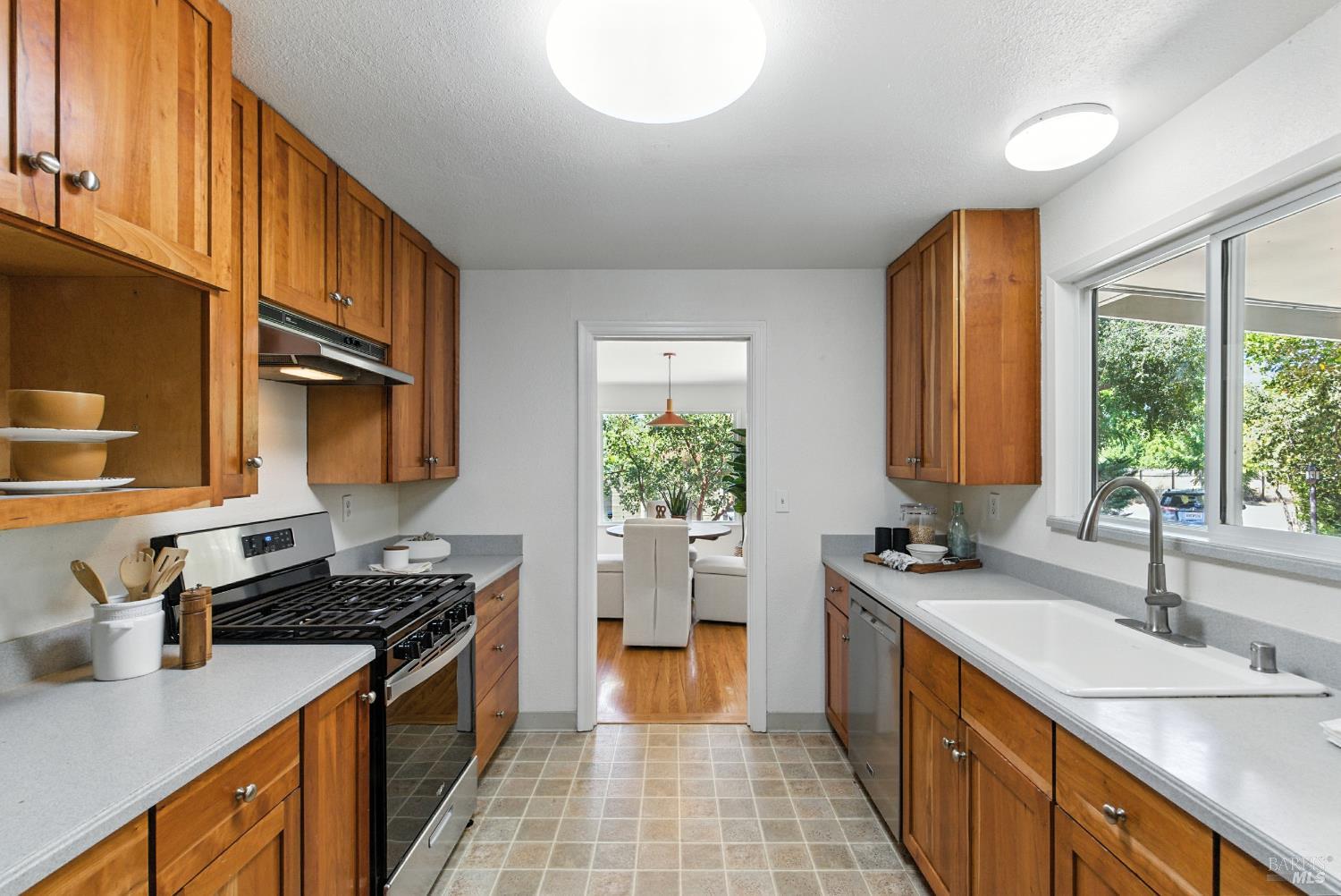 Detail Gallery Image 19 of 63 For 6750 Petaluma Hill Rd, Penngrove,  CA 94951 - 3 Beds | 2 Baths