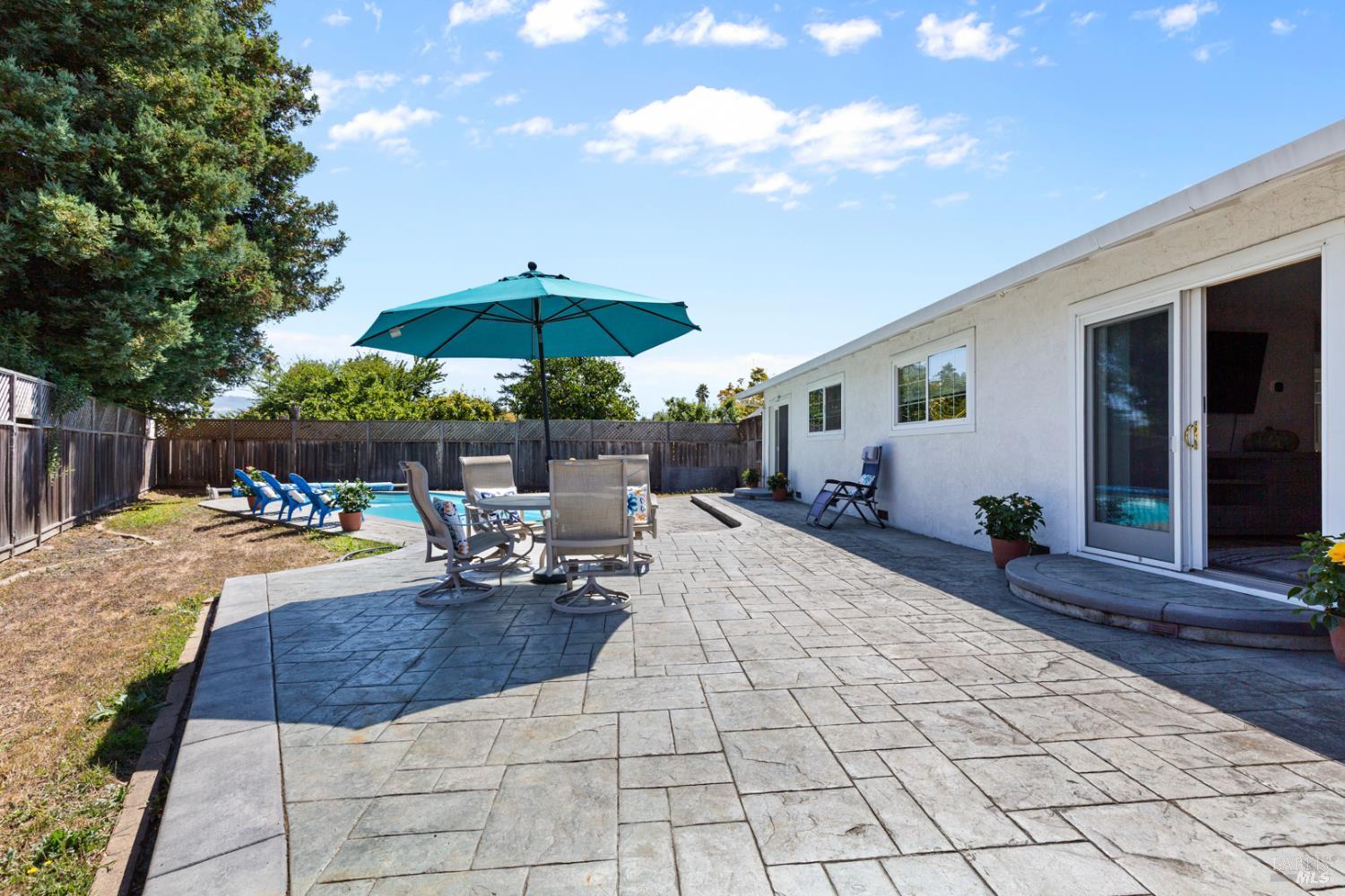 Detail Gallery Image 48 of 71 For 530 Anson Ct, Rohnert Park,  CA 94928 - 3 Beds | 2 Baths