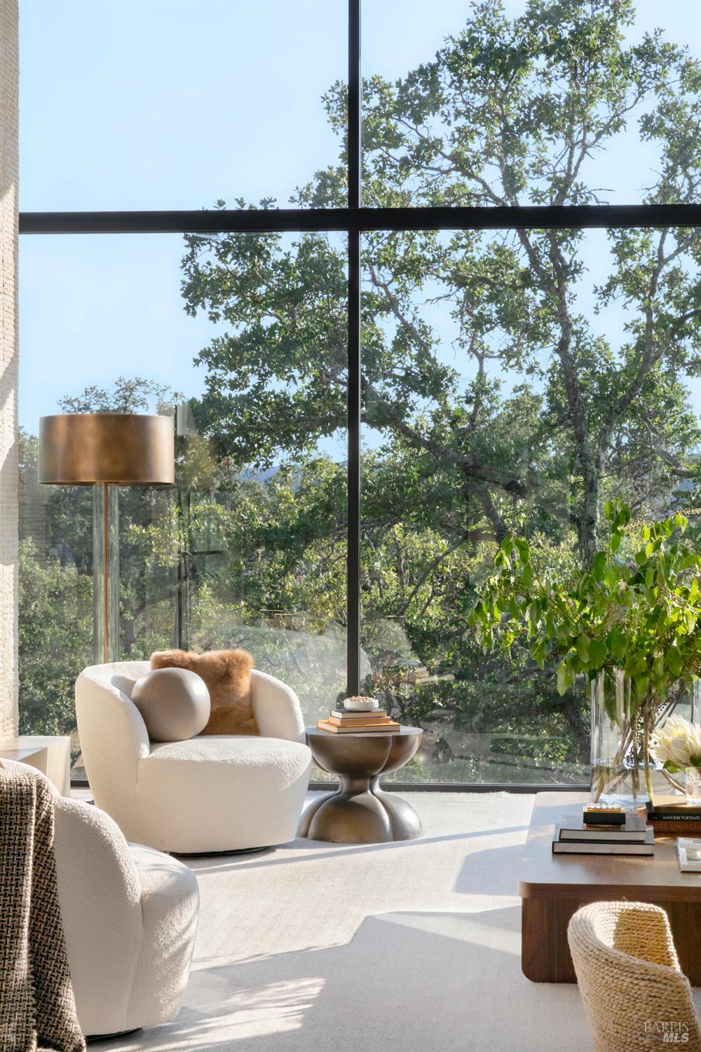 Detail Gallery Image 5 of 22 For 165 Sw Sycamore Ct, Healdsburg,  CA 95448 - 5 Beds | 6/1 Baths