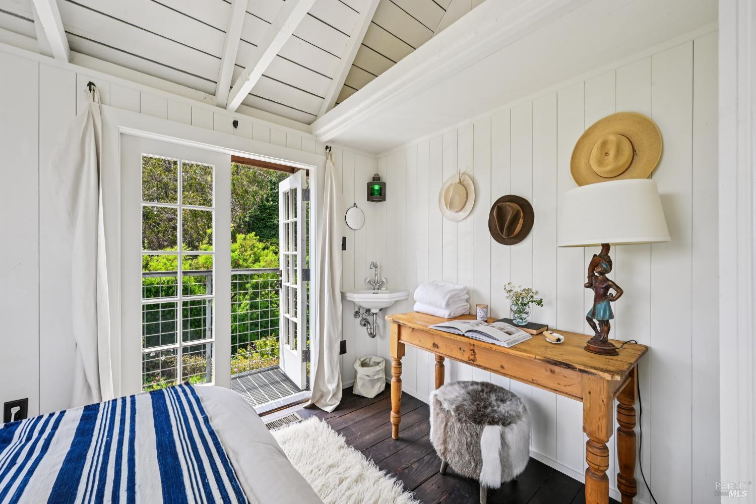 Detail Gallery Image 34 of 62 For 33 Ocean Ave, Bolinas,  CA 94924 - 3 Beds | 2/1 Baths