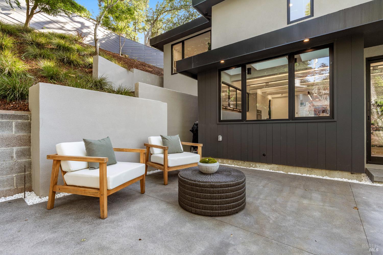 Detail Gallery Image 50 of 61 For 975 Greenhill Rd, Mill Valley,  CA 94941 - 4 Beds | 2/1 Baths
