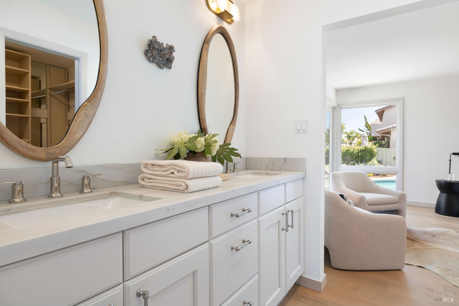 Detail Gallery Image 14 of 26 For 334 Riviera Cir, Larkspur,  CA 94939 - 3 Beds | 2/1 Baths
