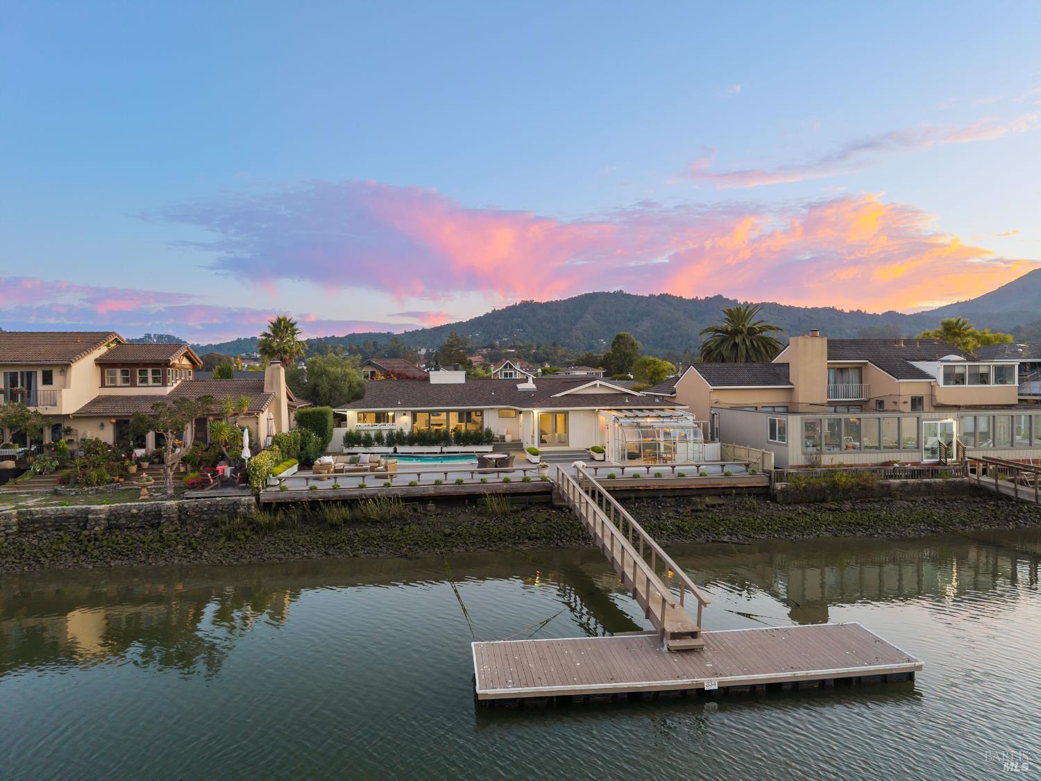 Detail Gallery Image 23 of 26 For 334 Riviera Cir, Larkspur,  CA 94939 - 3 Beds | 2/1 Baths