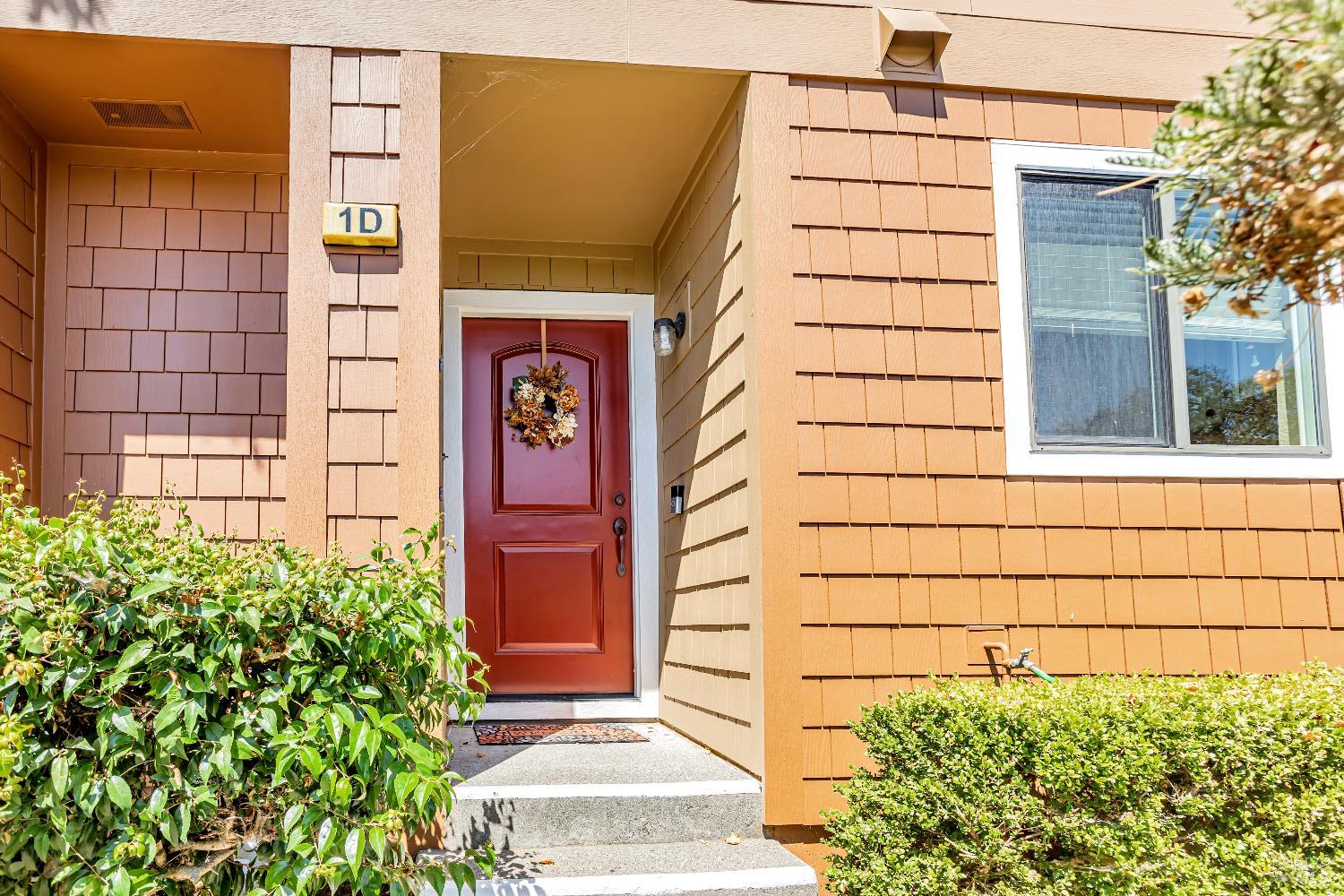 Detail Gallery Image 2 of 36 For 1 Oak Crest Ct #D,  Novato,  CA 94947 - 3 Beds | 2/1 Baths