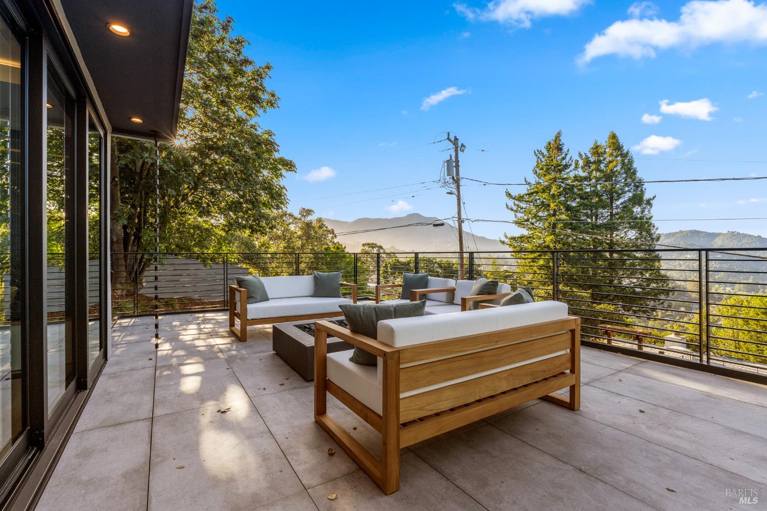 Detail Gallery Image 53 of 61 For 975 Greenhill Rd, Mill Valley,  CA 94941 - 4 Beds | 2/1 Baths