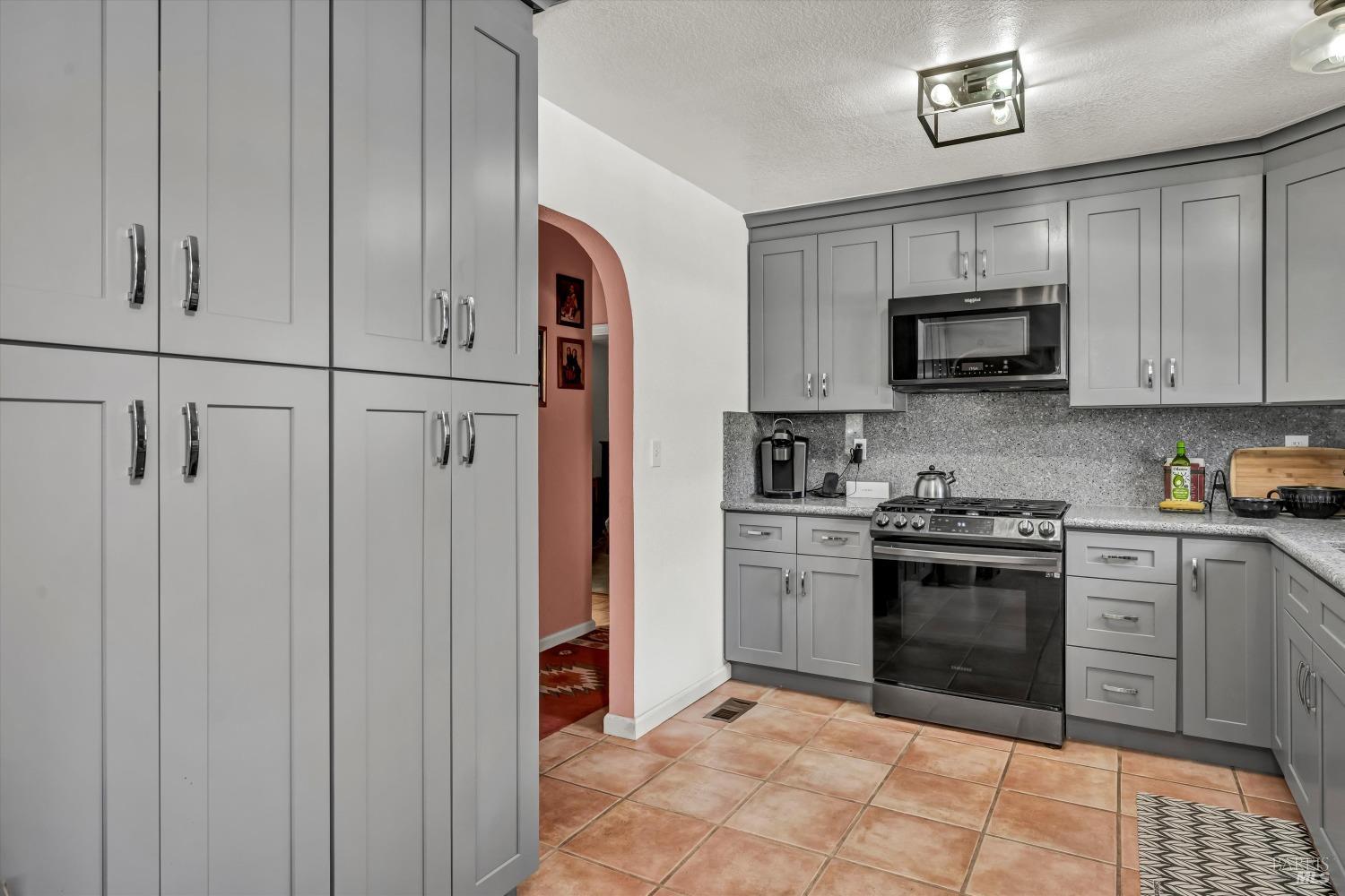 Detail Gallery Image 6 of 29 For 2230 Stagecoach Canyon Rd, Pope Valley,  CA 94567 - 2 Beds | 1 Baths