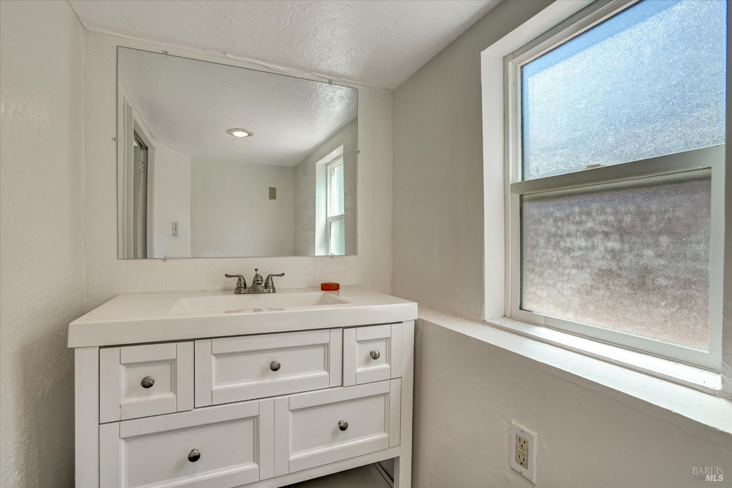 Detail Gallery Image 11 of 55 For 60 D St, Vallejo,  CA 94590 - 3 Beds | 2/1 Baths