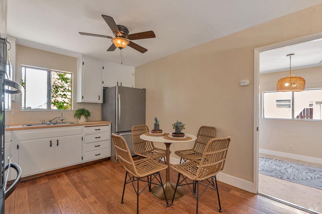 Detail Gallery Image 13 of 47 For 1021 Butler Ave, Santa Rosa,  CA 95407 - 4 Beds | 2 Baths