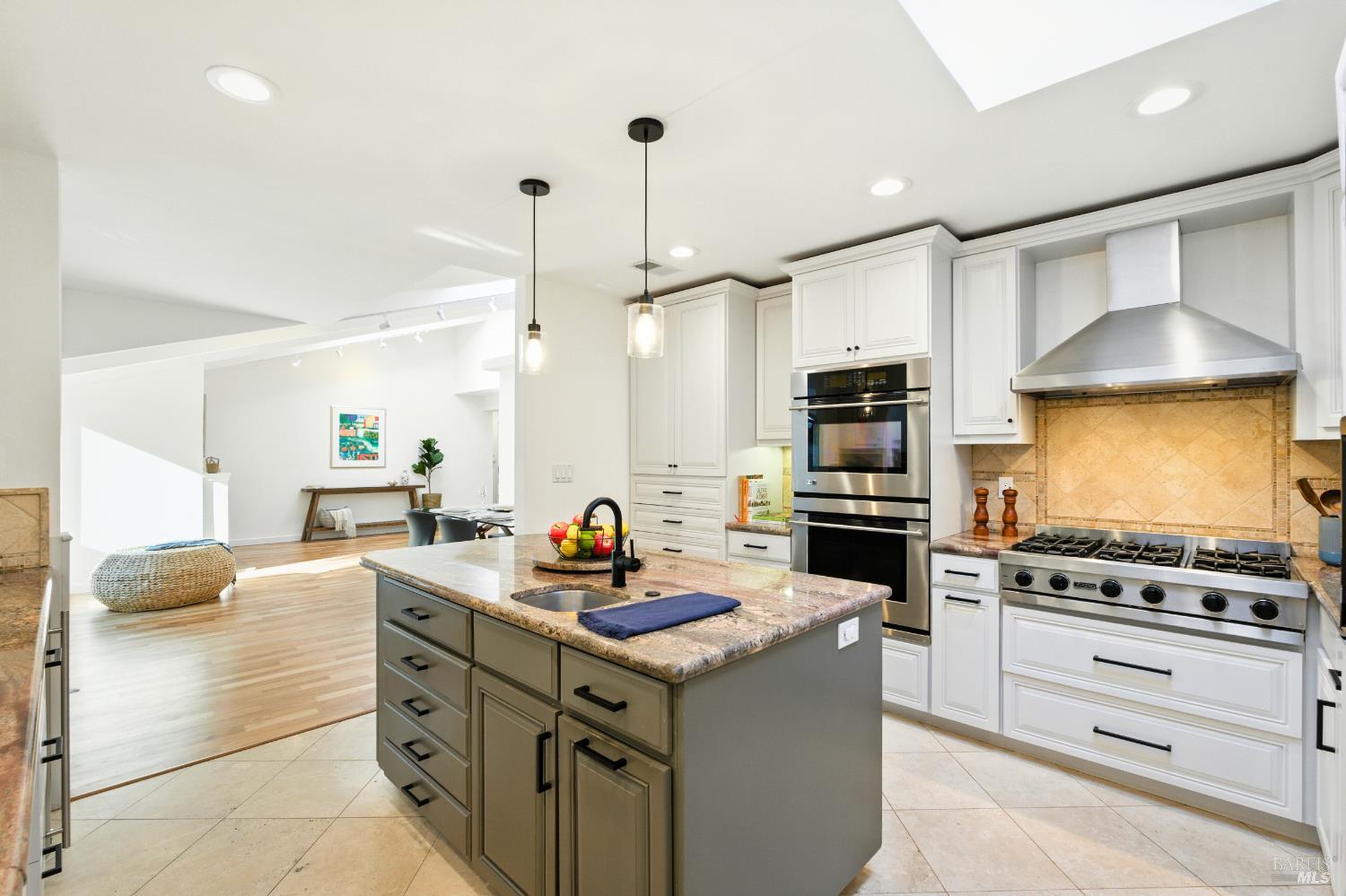 Detail Gallery Image 9 of 99 For 107 Blackfield Dr, Tiburon,  CA 94920 - 5 Beds | 3 Baths