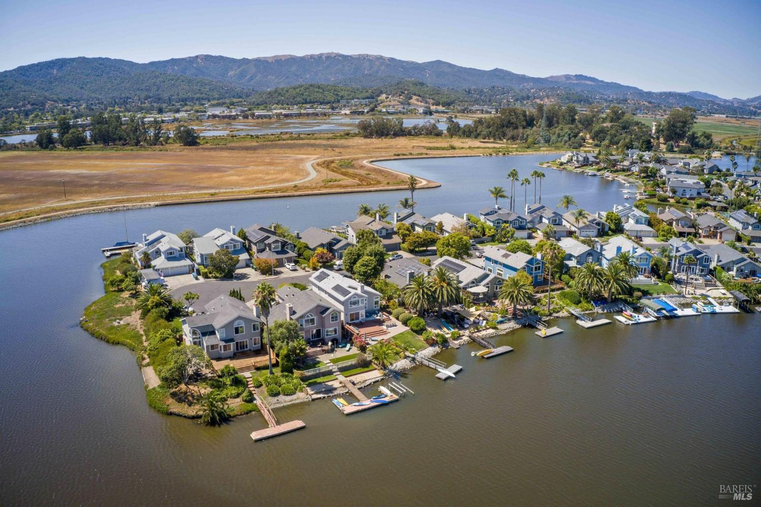 Detail Gallery Image 5 of 59 For 28 Caribe Isle, Novato,  CA 94949 - 4 Beds | 3 Baths