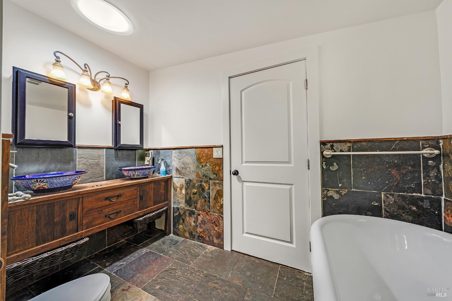 Detail Gallery Image 7 of 19 For 77 Bosque Ave, Fairfax,  CA 94930 - 1 Beds | 1/1 Baths