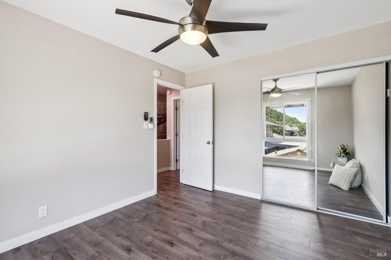 Detail Gallery Image 11 of 20 For 141 Roundtree Blvd, San Rafael,  CA 94903 - 2 Beds | 1/1 Baths