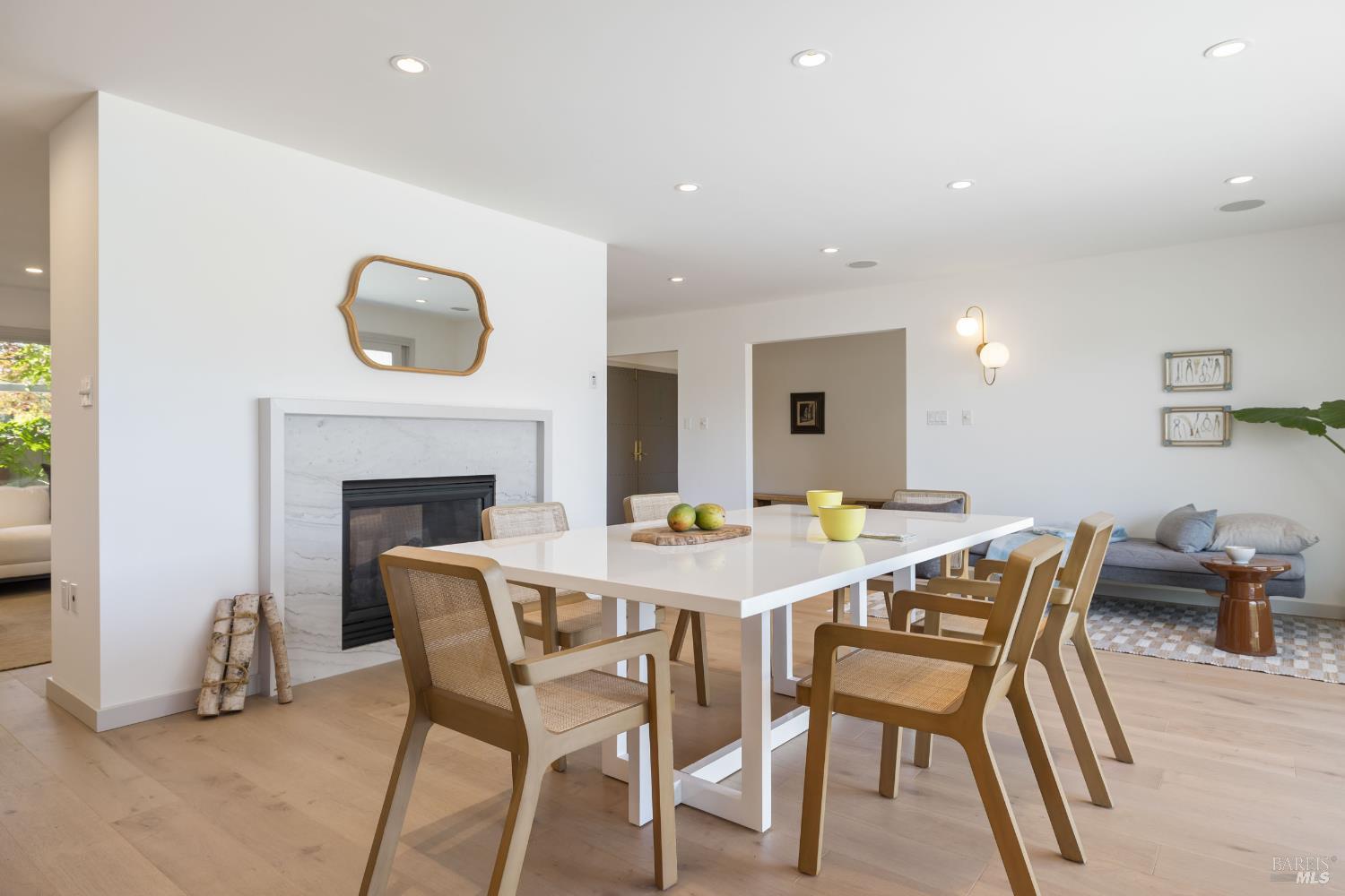 Detail Gallery Image 11 of 26 For 334 Riviera Cir, Larkspur,  CA 94939 - 3 Beds | 2/1 Baths