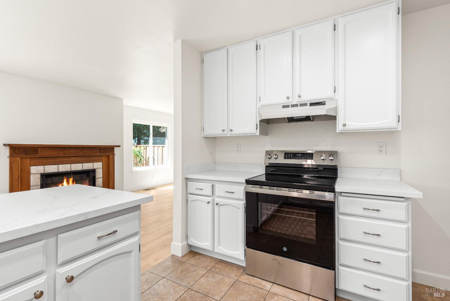 Detail Gallery Image 9 of 23 For 159 Francis Cir, Rohnert Park,  CA 94928 - 3 Beds | 2/1 Baths