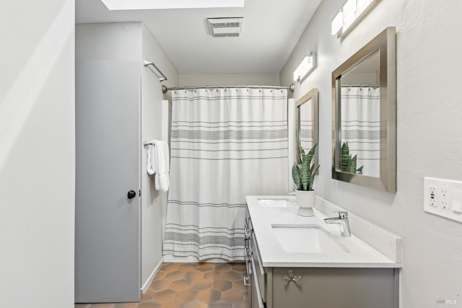 Detail Gallery Image 32 of 53 For 51 Juniper Ave, San Geronimo,  CA 94963 - 4 Beds | 3 Baths