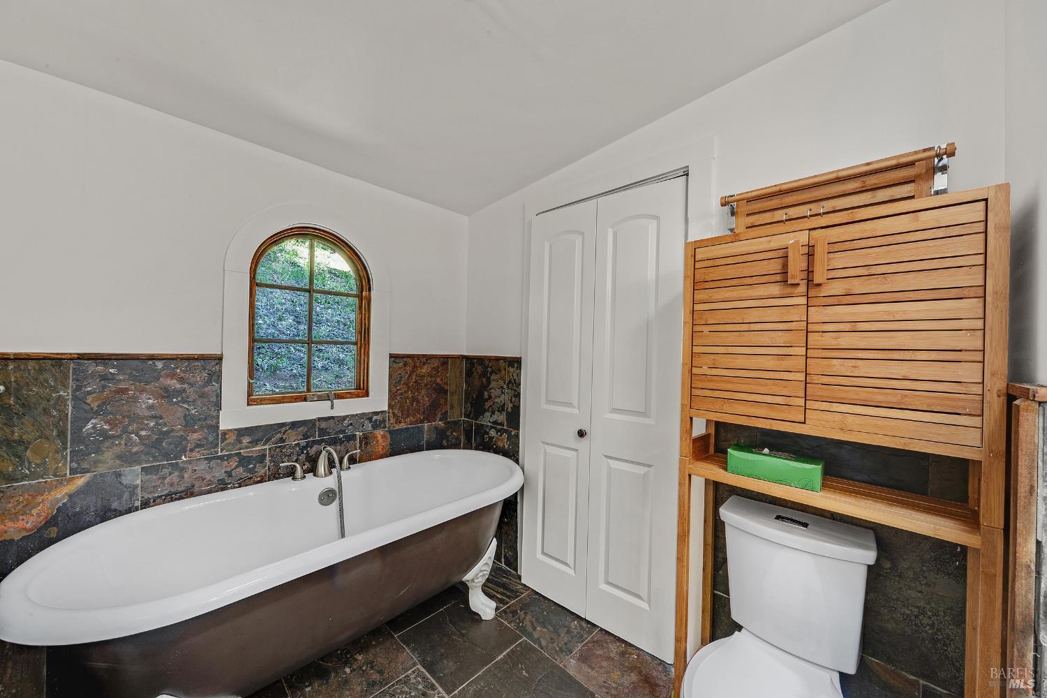 Detail Gallery Image 8 of 19 For 77 Bosque Ave, Fairfax,  CA 94930 - 1 Beds | 1/1 Baths