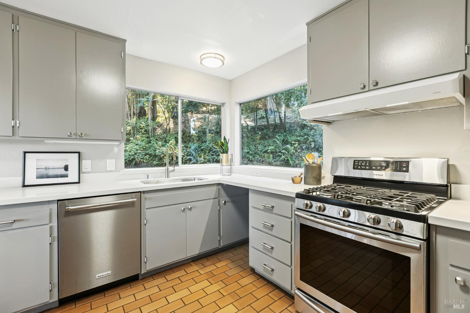 Detail Gallery Image 14 of 53 For 51 Juniper Ave, San Geronimo,  CA 94963 - 4 Beds | 3 Baths