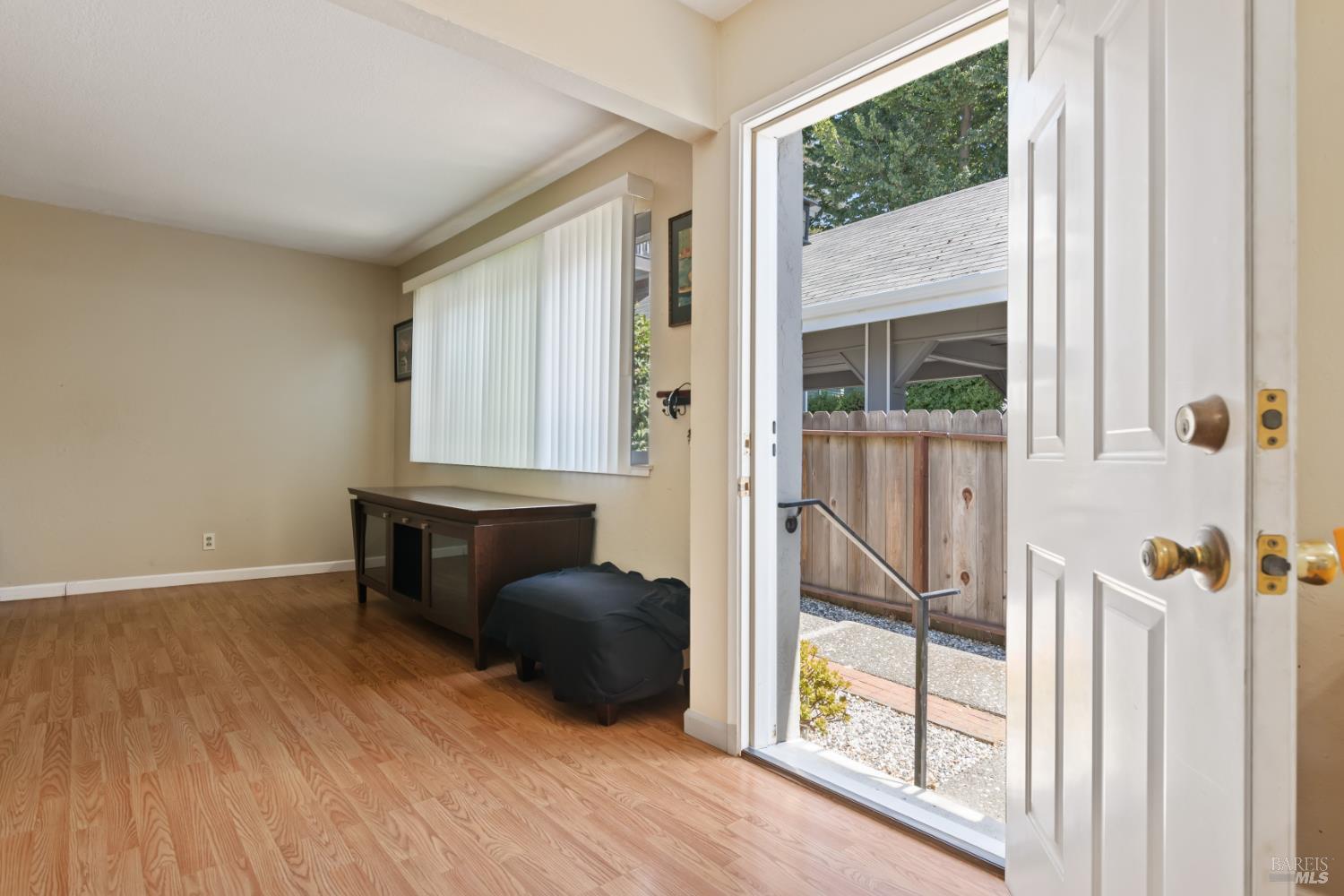 Detail Gallery Image 17 of 28 For 434 E H St, Benicia,  CA 94510 - – Beds | – Baths