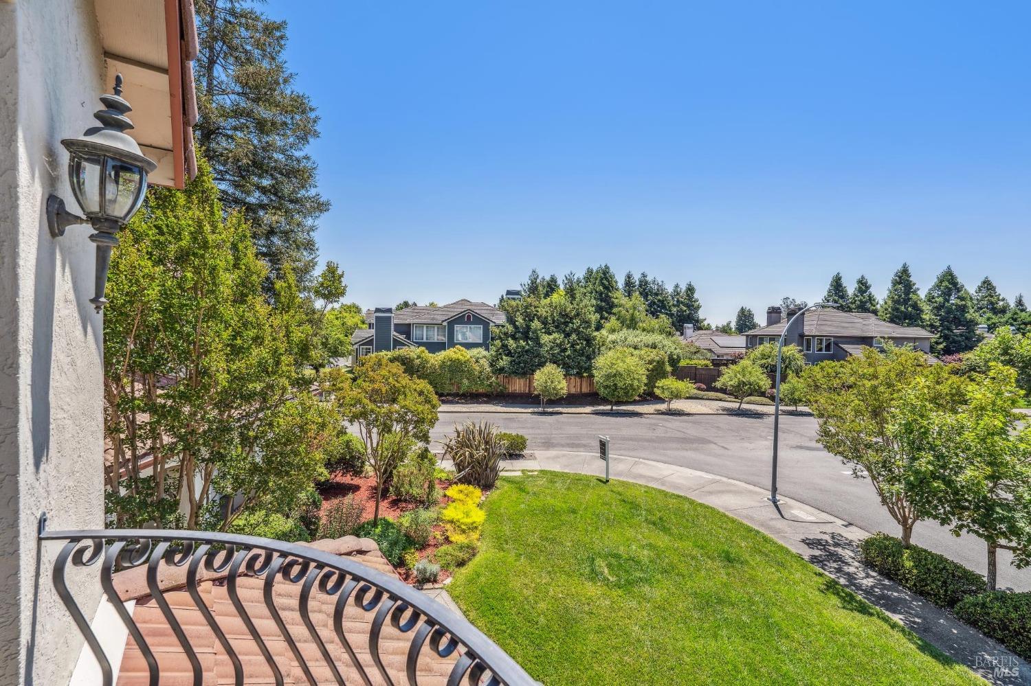Detail Gallery Image 65 of 89 For 402 Barons Way, Petaluma,  CA 94954 - 4 Beds | 3 Baths