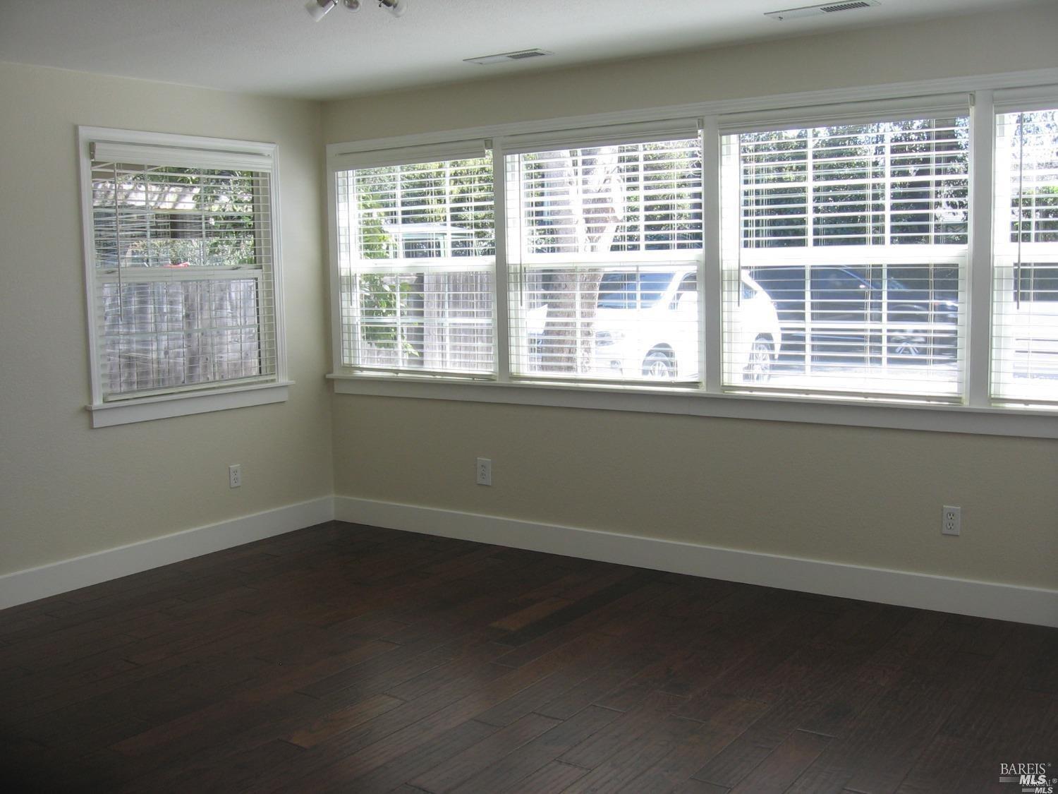 Detail Gallery Image 3 of 13 For 1324 Community Dr, Saint Helena,  CA 94574 - 2 Beds | 2 Baths