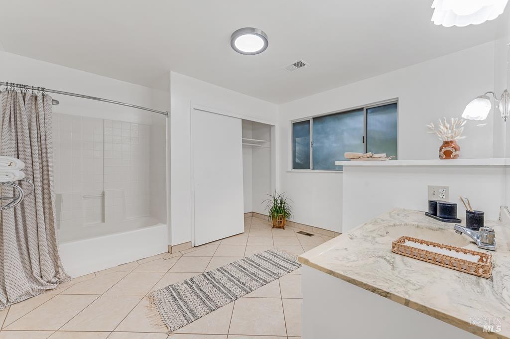 Detail Gallery Image 17 of 46 For 2801 Gravenstein Hwy, Sebastopol,  CA 95472 - 3 Beds | 3 Baths