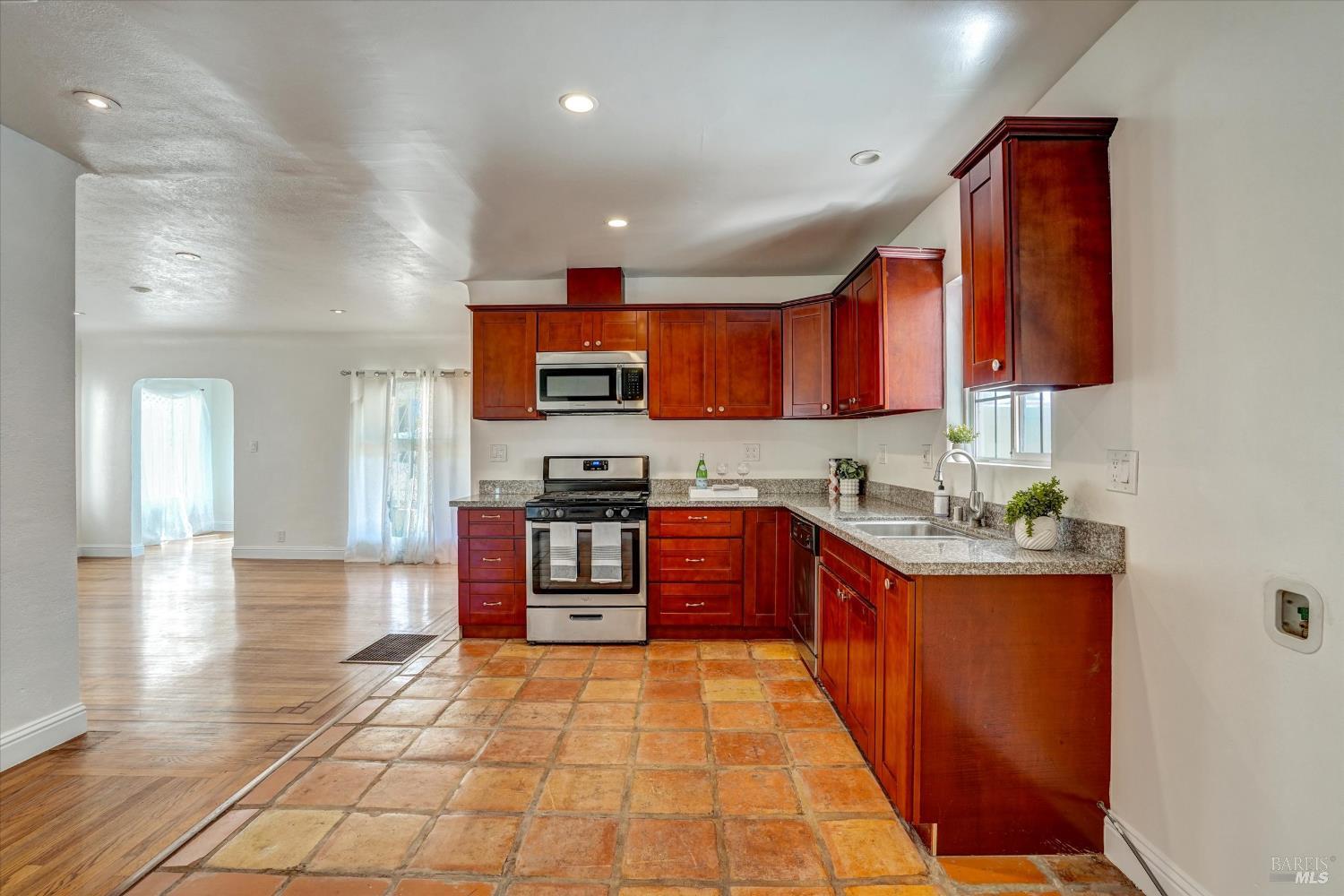 Detail Gallery Image 19 of 55 For 60 D St, Vallejo,  CA 94590 - 3 Beds | 2/1 Baths