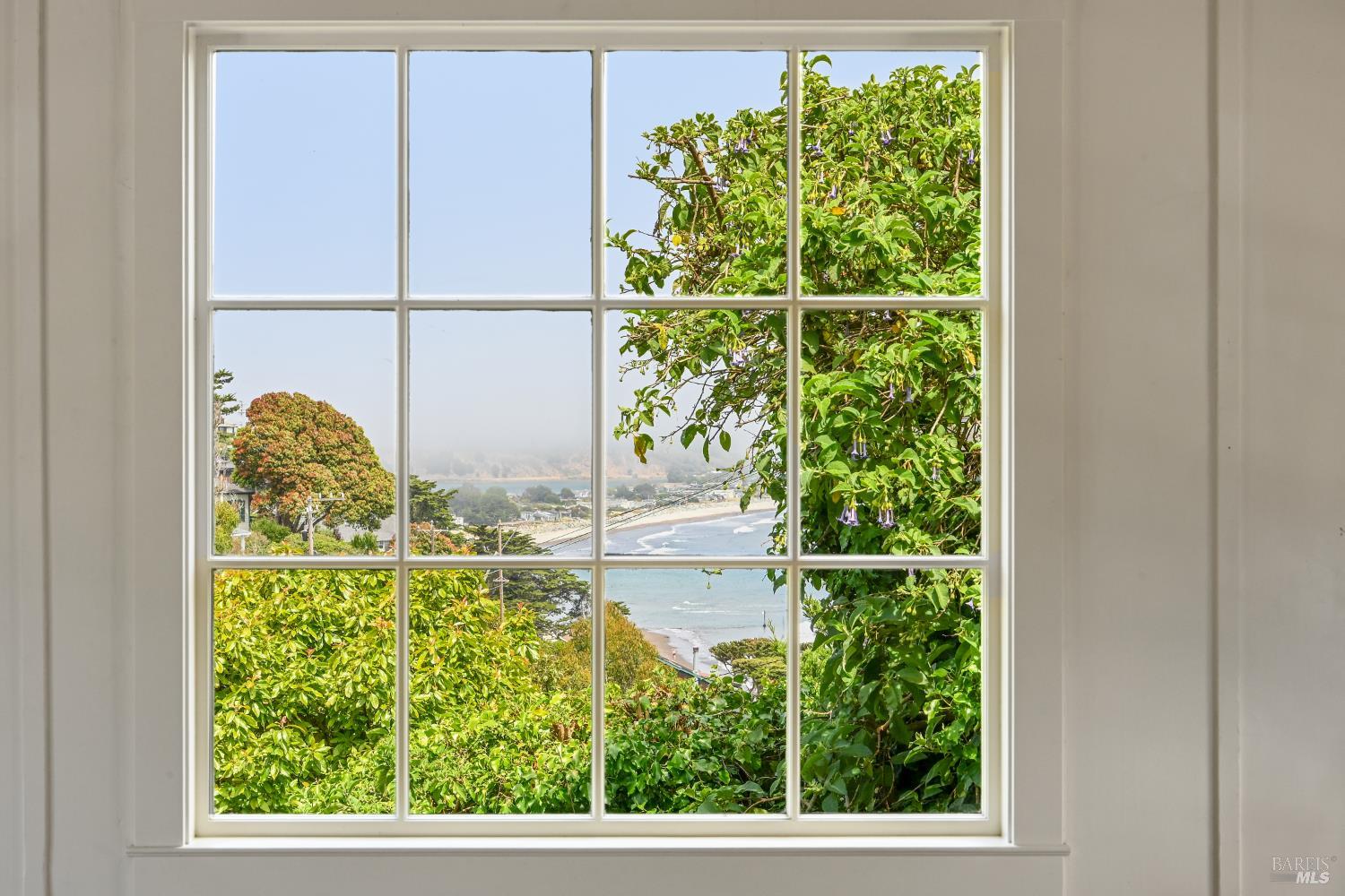 Detail Gallery Image 5 of 62 For 33 Ocean Ave, Bolinas,  CA 94924 - 3 Beds | 2/1 Baths