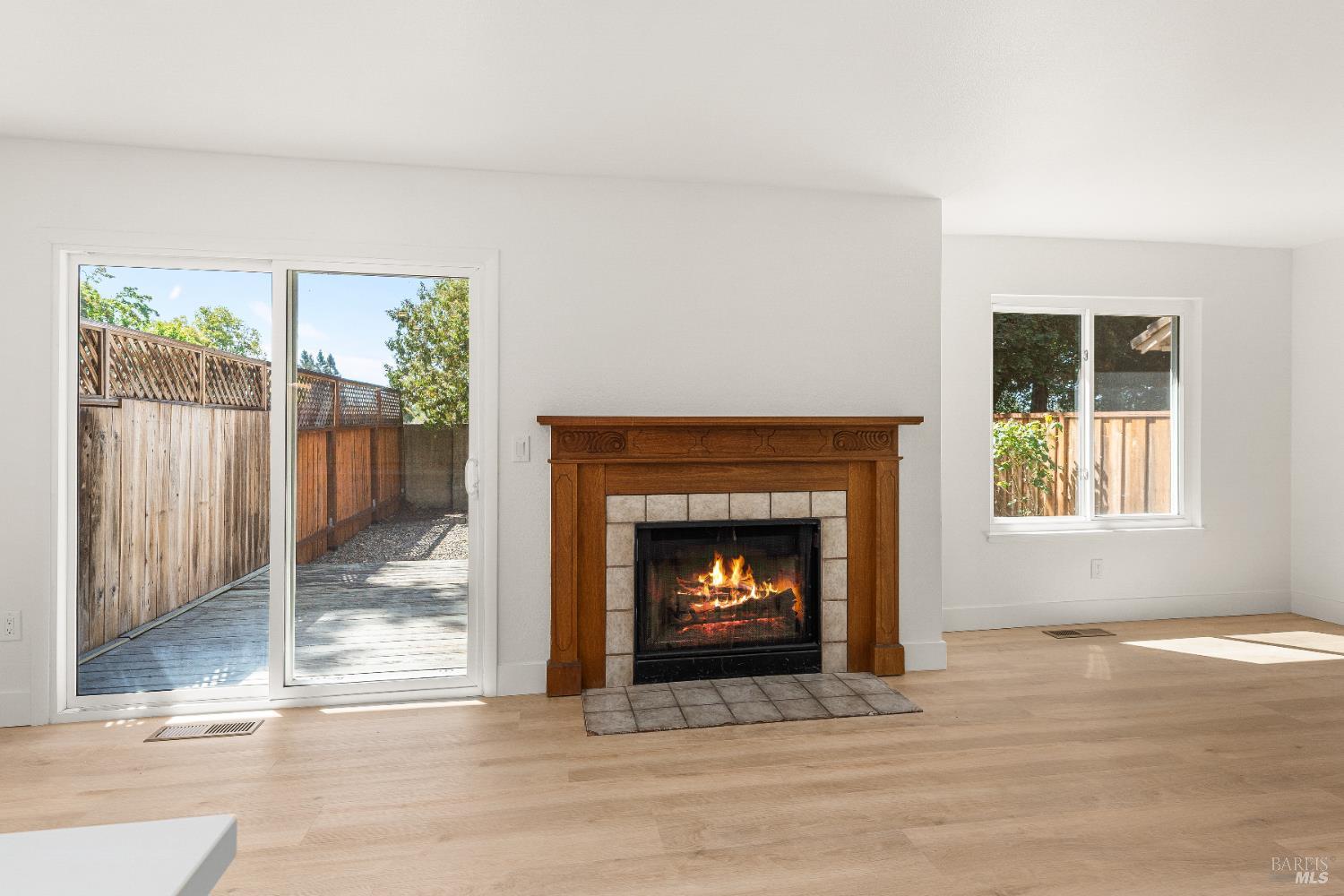 Detail Gallery Image 5 of 23 For 159 Francis Cir, Rohnert Park,  CA 94928 - 3 Beds | 2/1 Baths