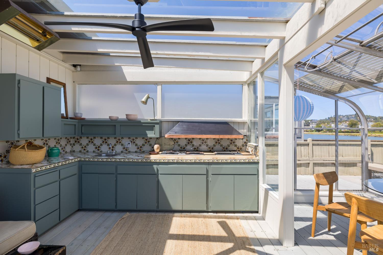 Detail Gallery Image 18 of 26 For 334 Riviera Cir, Larkspur,  CA 94939 - 3 Beds | 2/1 Baths