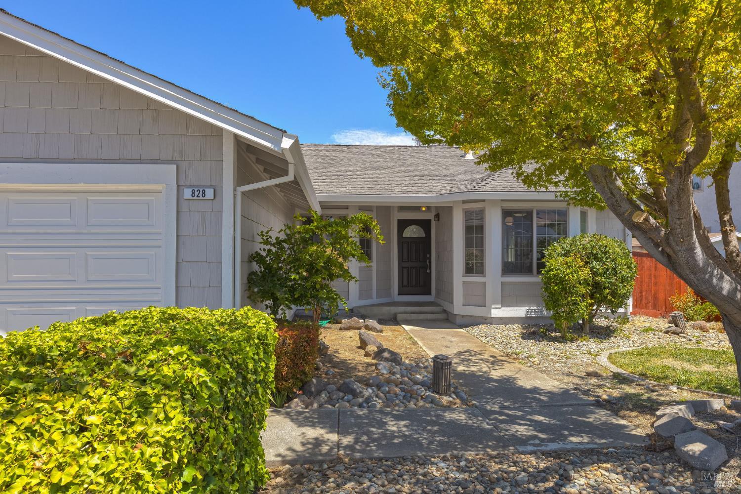 Detail Gallery Image 3 of 37 For 828 Stoneridge Cir, Fairfield,  CA 94534 - 3 Beds | 2 Baths