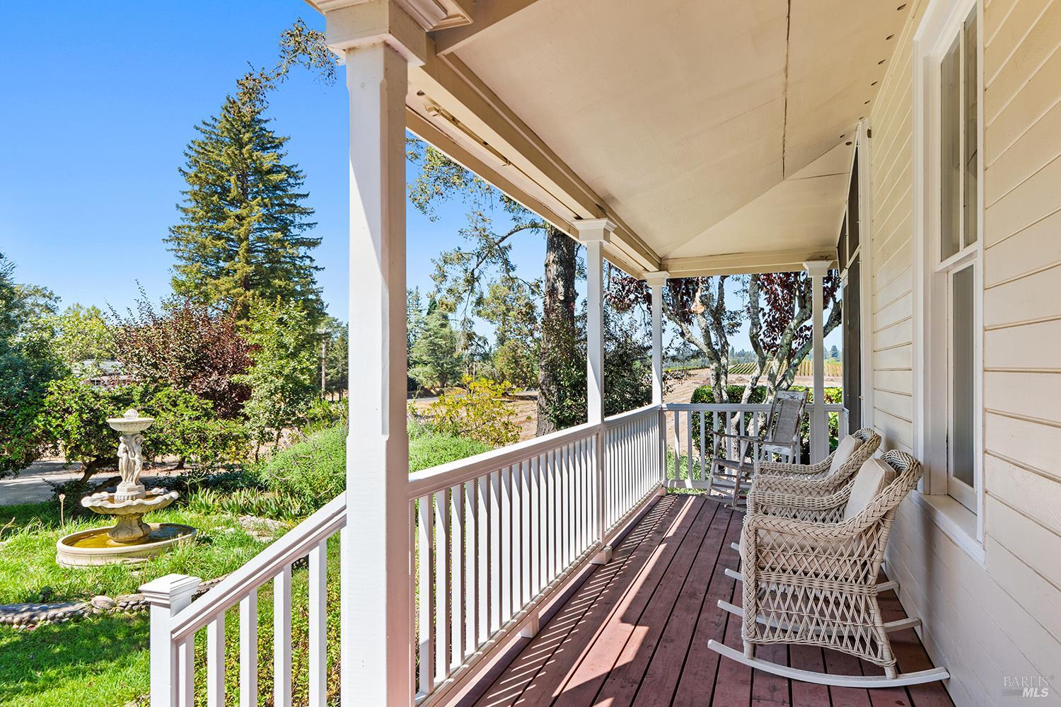 Detail Gallery Image 5 of 65 For 3949 Vine Hill Rd, Sebastopol,  CA 95472 - 5 Beds | 4 Baths