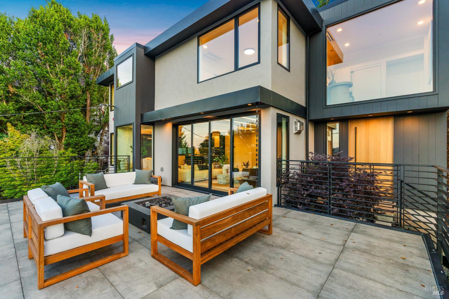 Detail Gallery Image 52 of 61 For 975 Greenhill Rd, Mill Valley,  CA 94941 - 4 Beds | 2/1 Baths