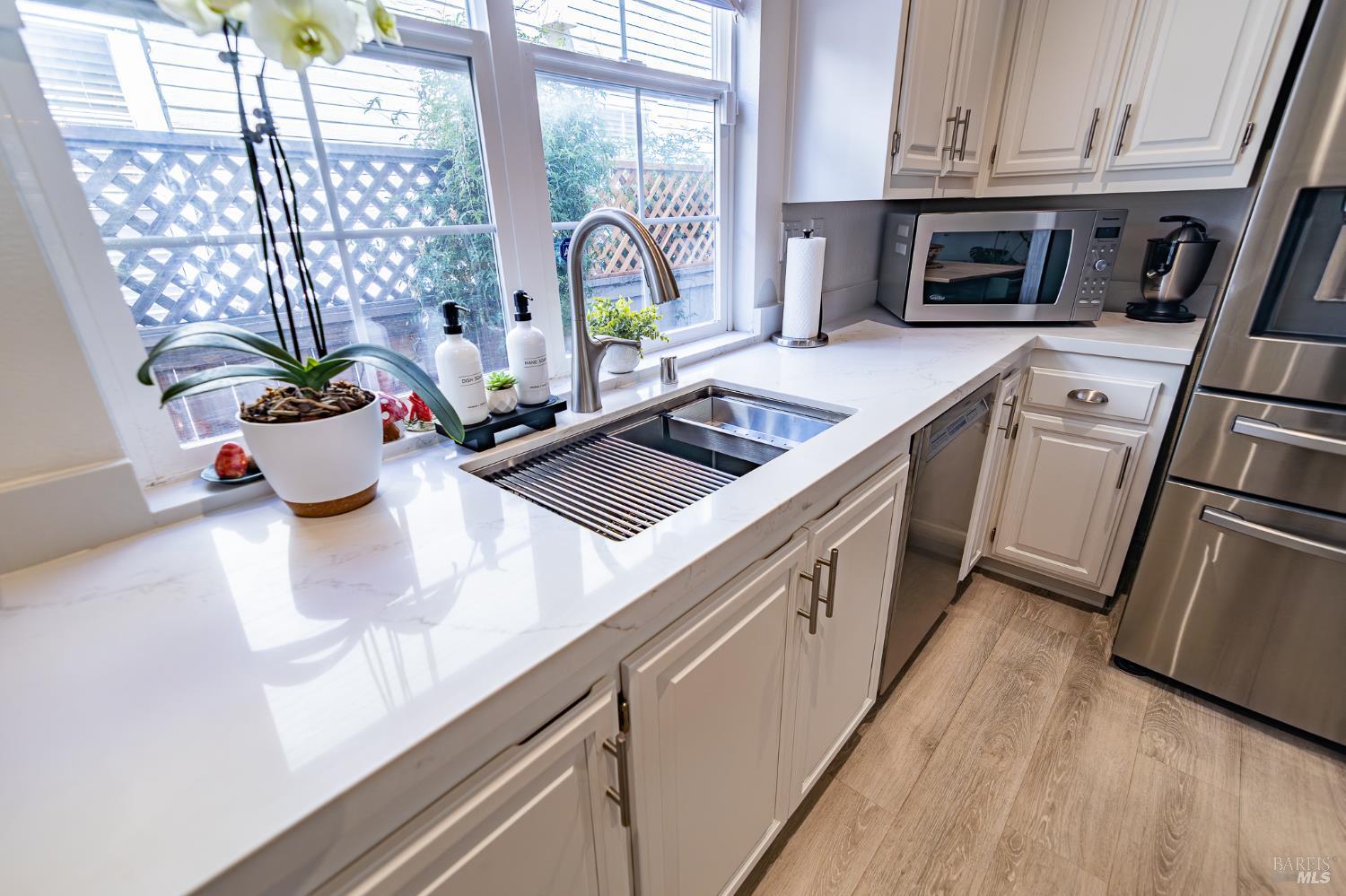 Detail Gallery Image 18 of 42 For 264 Waterside Cir, San Rafael,  CA 94903 - 4 Beds | 3/1 Baths