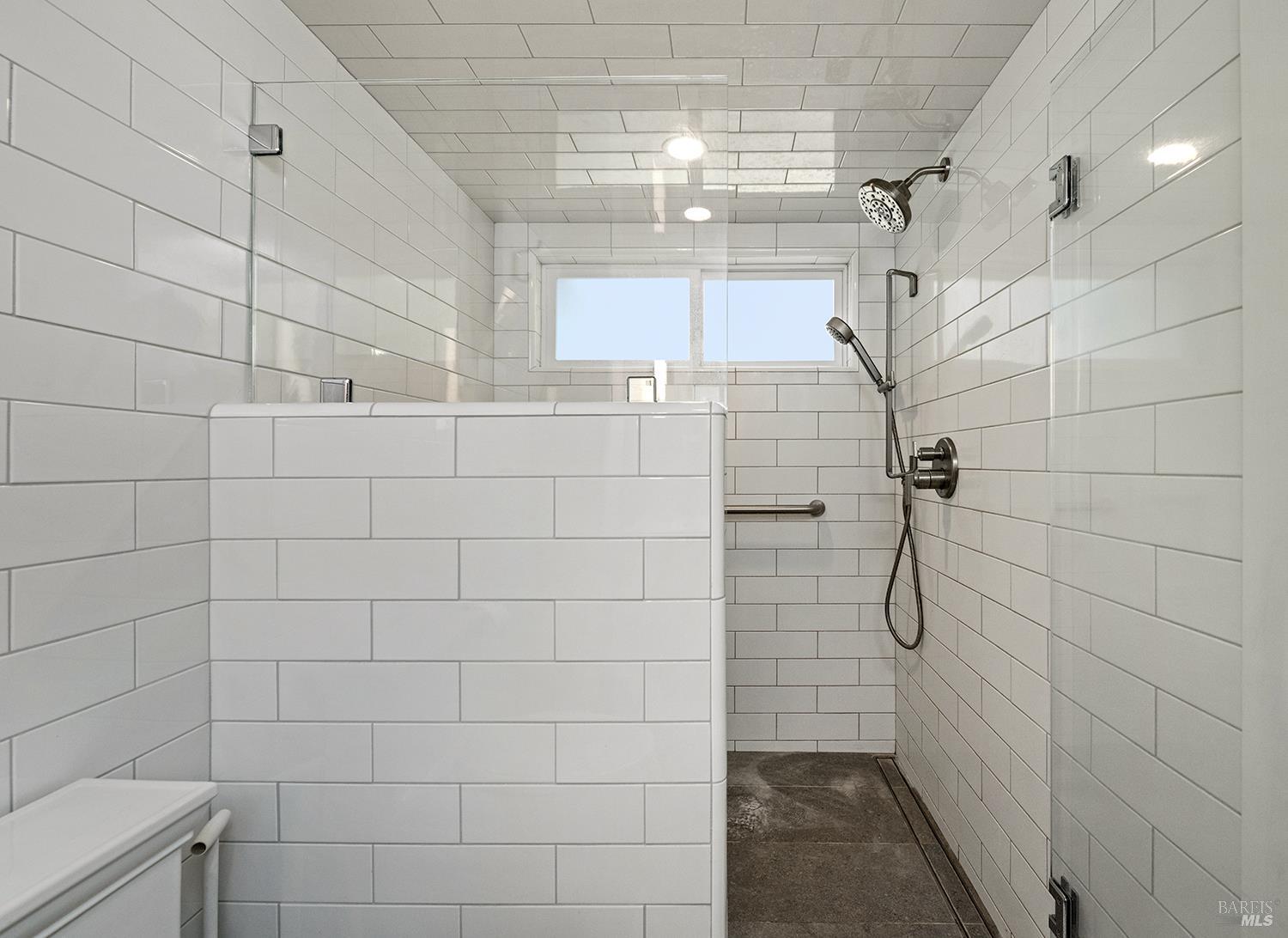 Detail Gallery Image 23 of 65 For 3949 Vine Hill Rd, Sebastopol,  CA 95472 - 5 Beds | 4 Baths